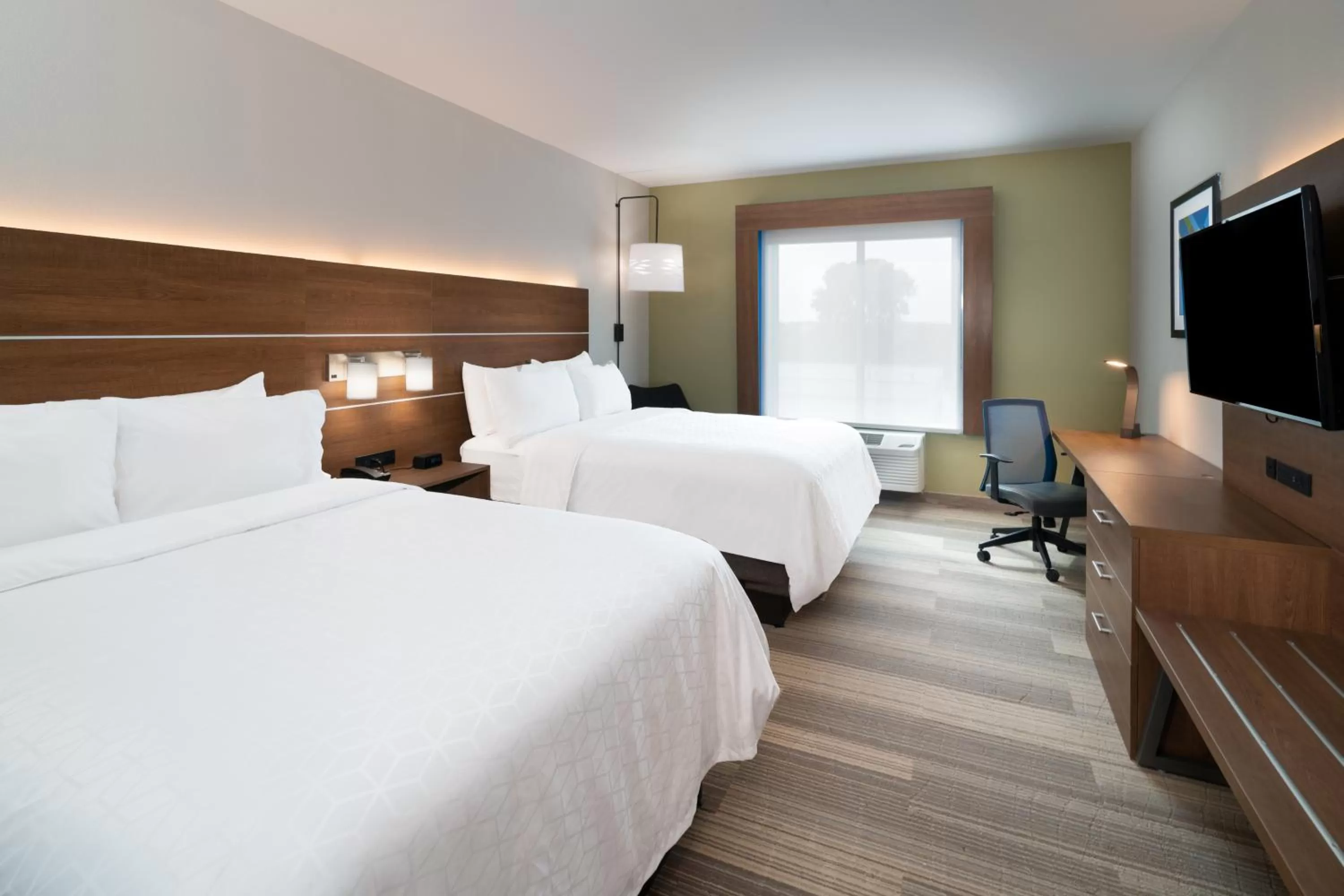 Bed in Holiday Inn Express & Suites - St Peters by IHG