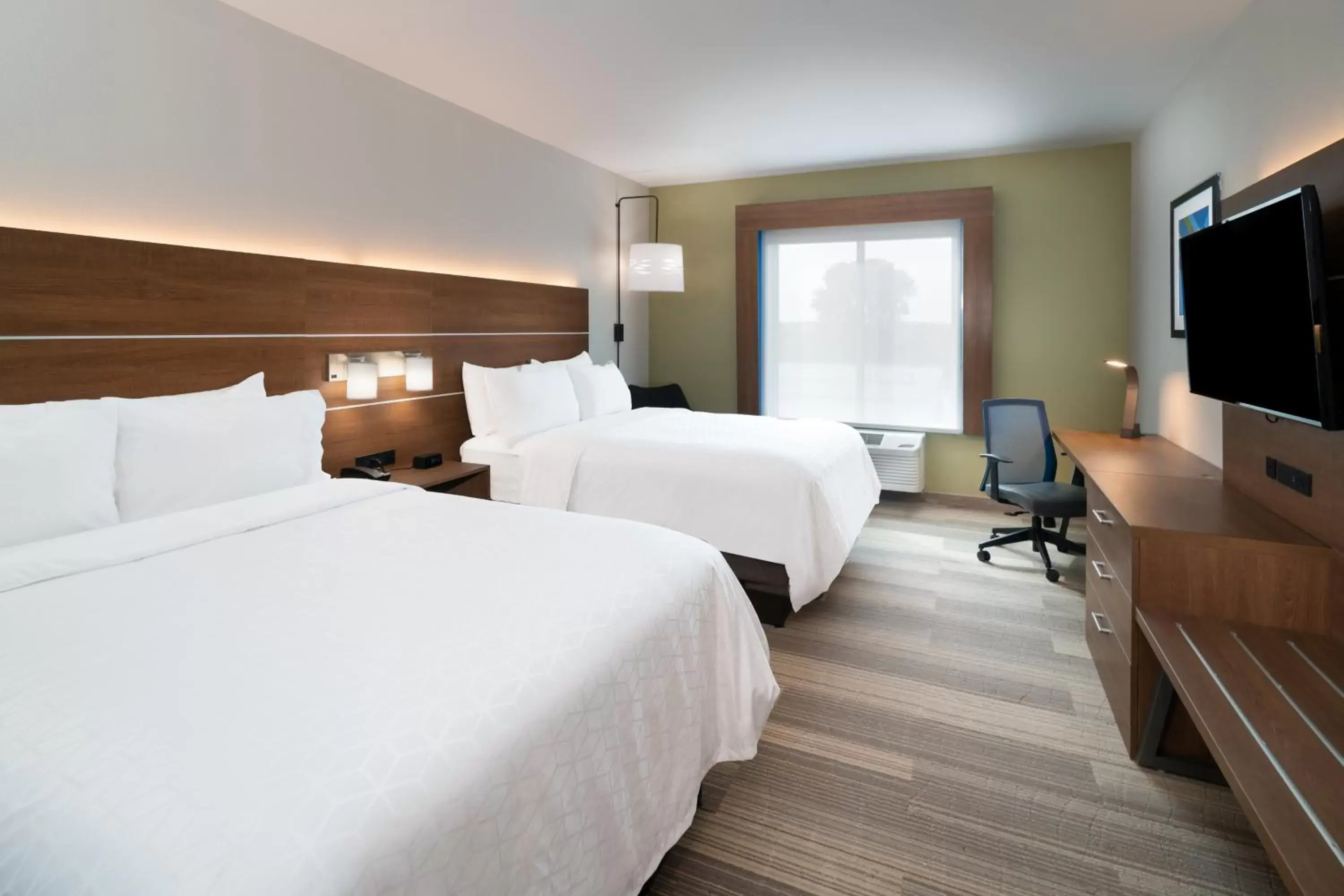 Bed in Holiday Inn Express & Suites - St Peters, an IHG Hotel