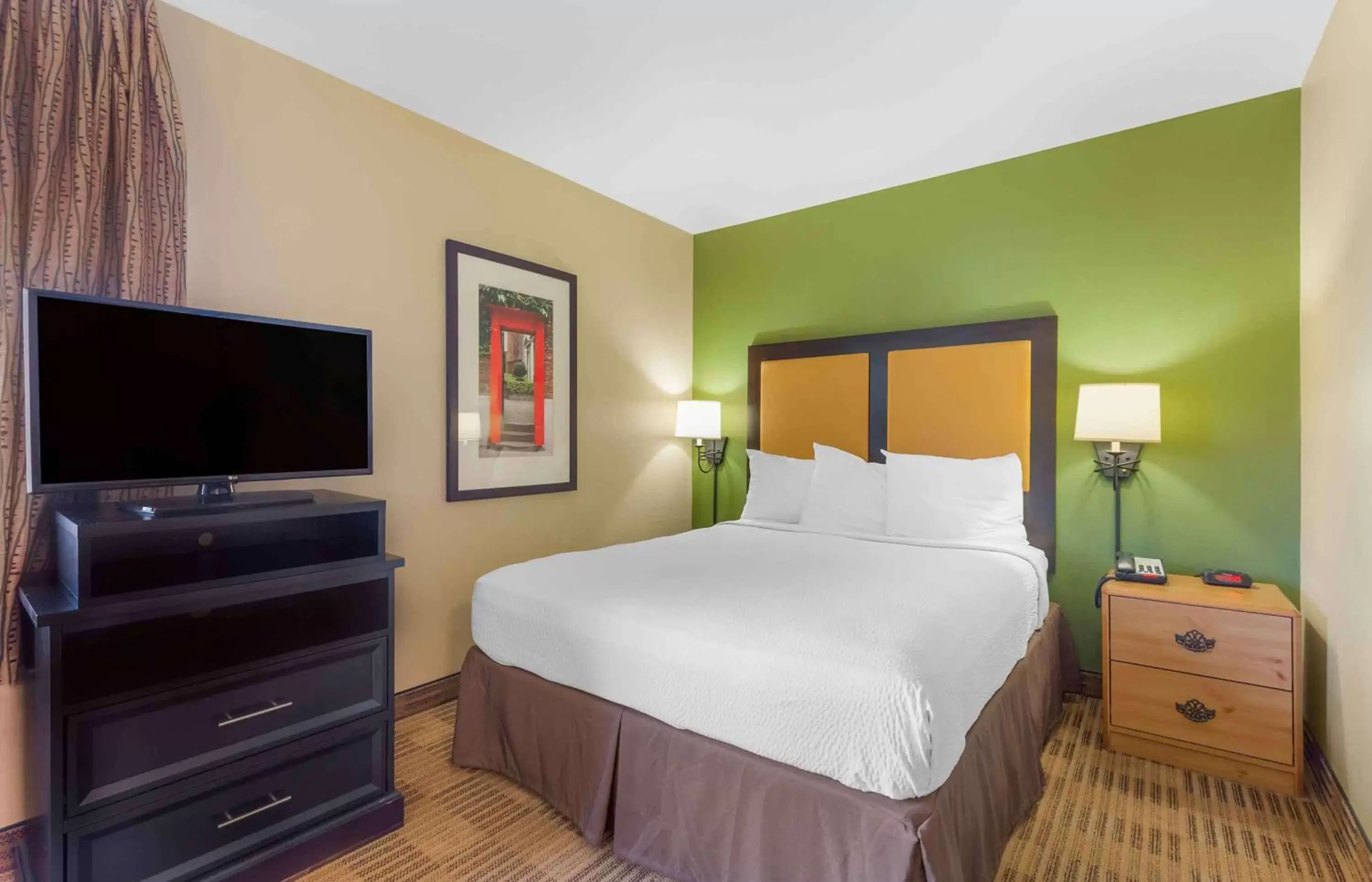 Bedroom, Bed in Extended Stay America Suites - Washington, DC - Chantilly - Airport