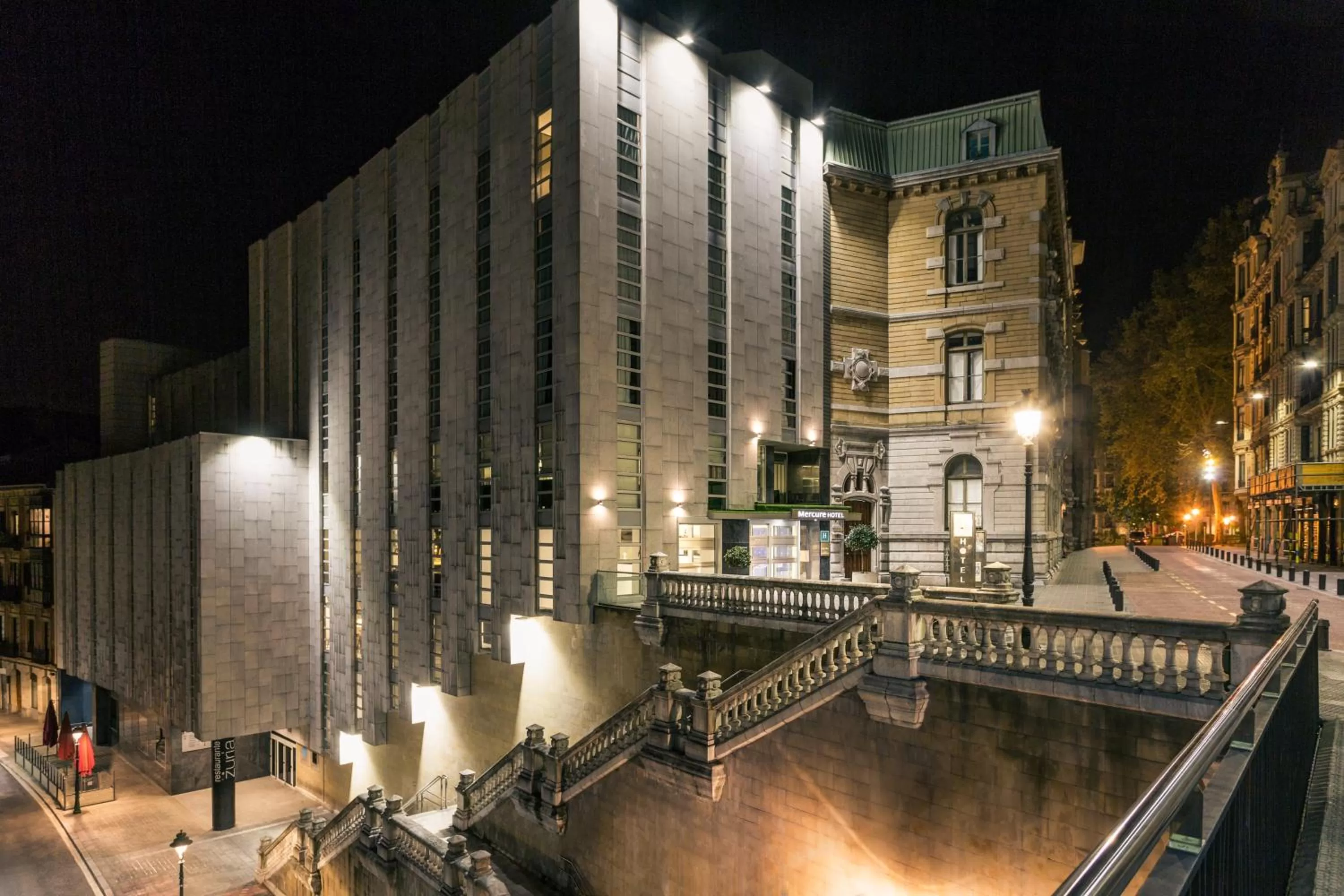 Property building in Hotel Mercure Jardines de Albia