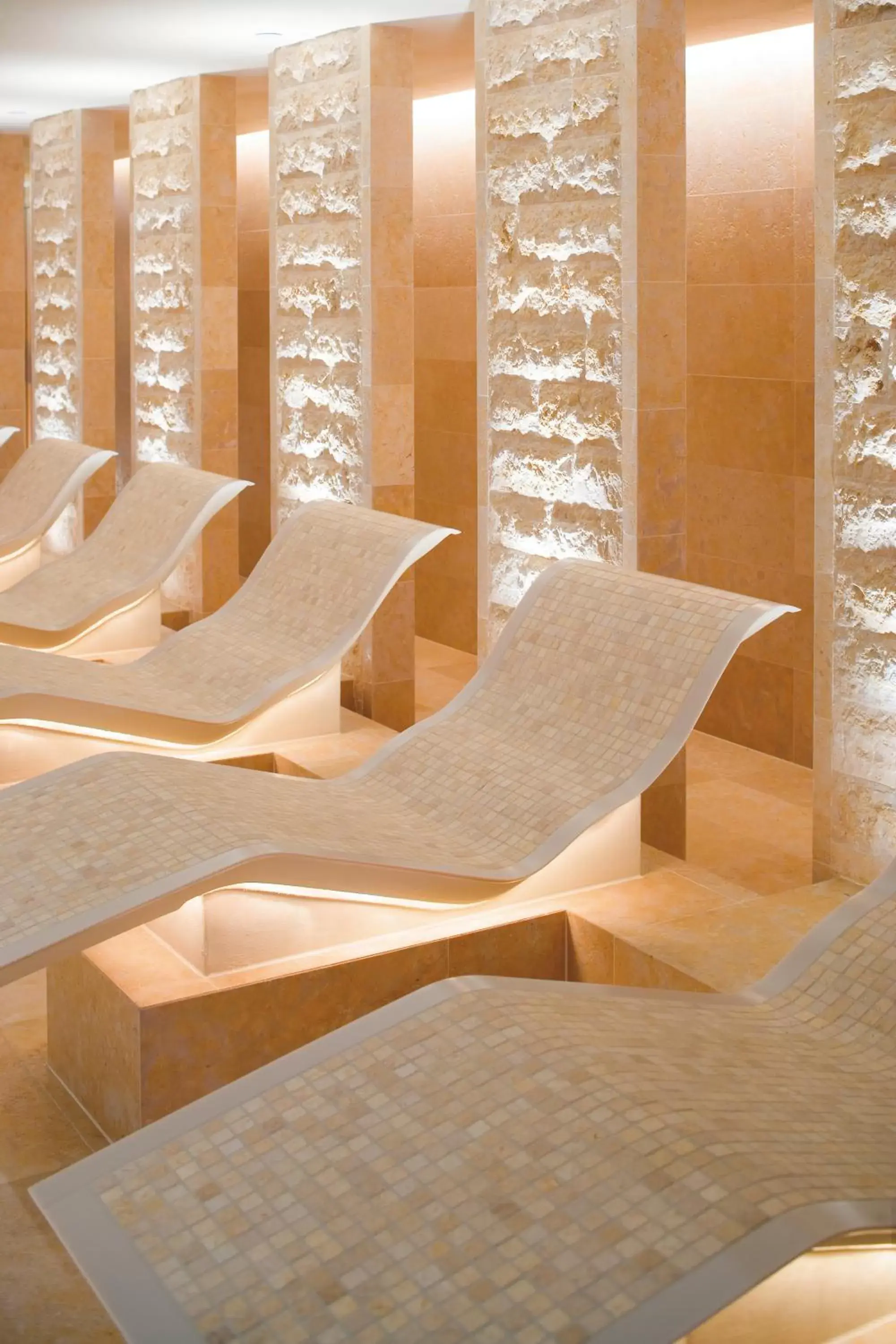 Spa and wellness centre/facilities in The Landmark Mandarin Oriental, Hong Kong