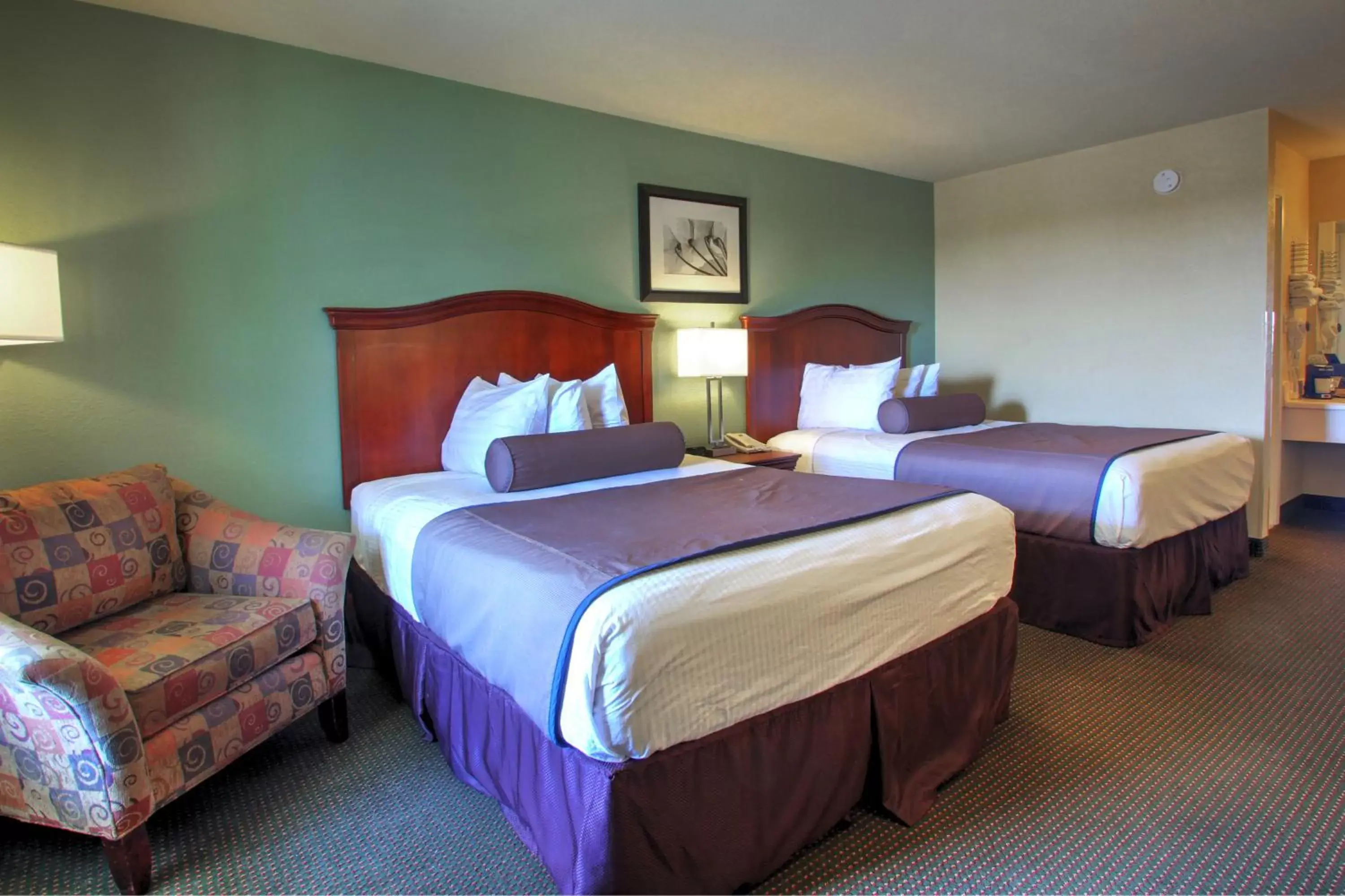 Bed in Key West Inn - Tunica Resort