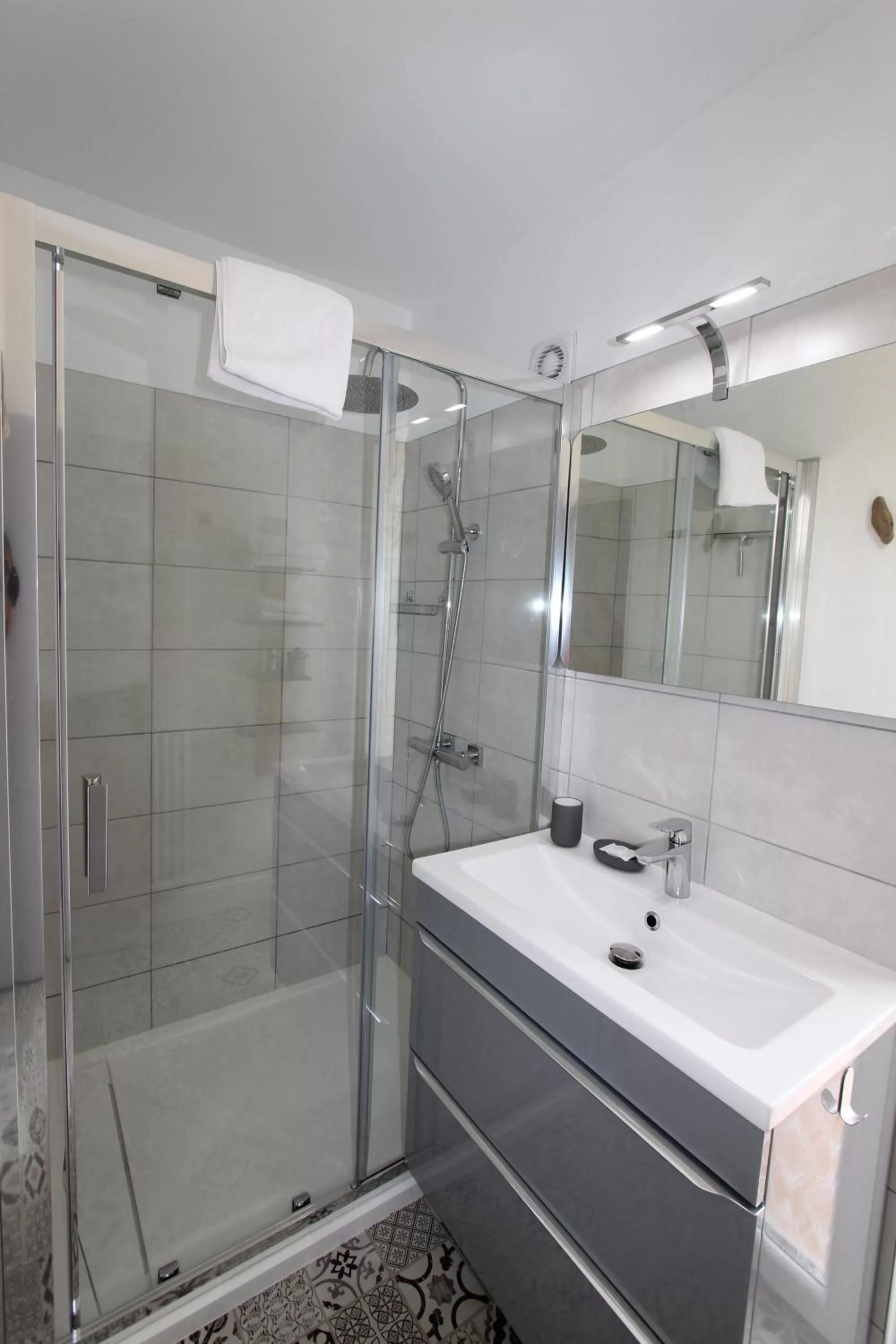 Bathroom in La Charentine