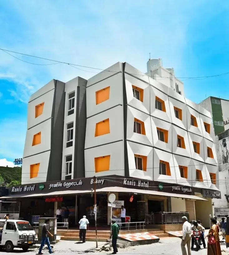 Property building in Ranis Grand Property building in Ranis Grand