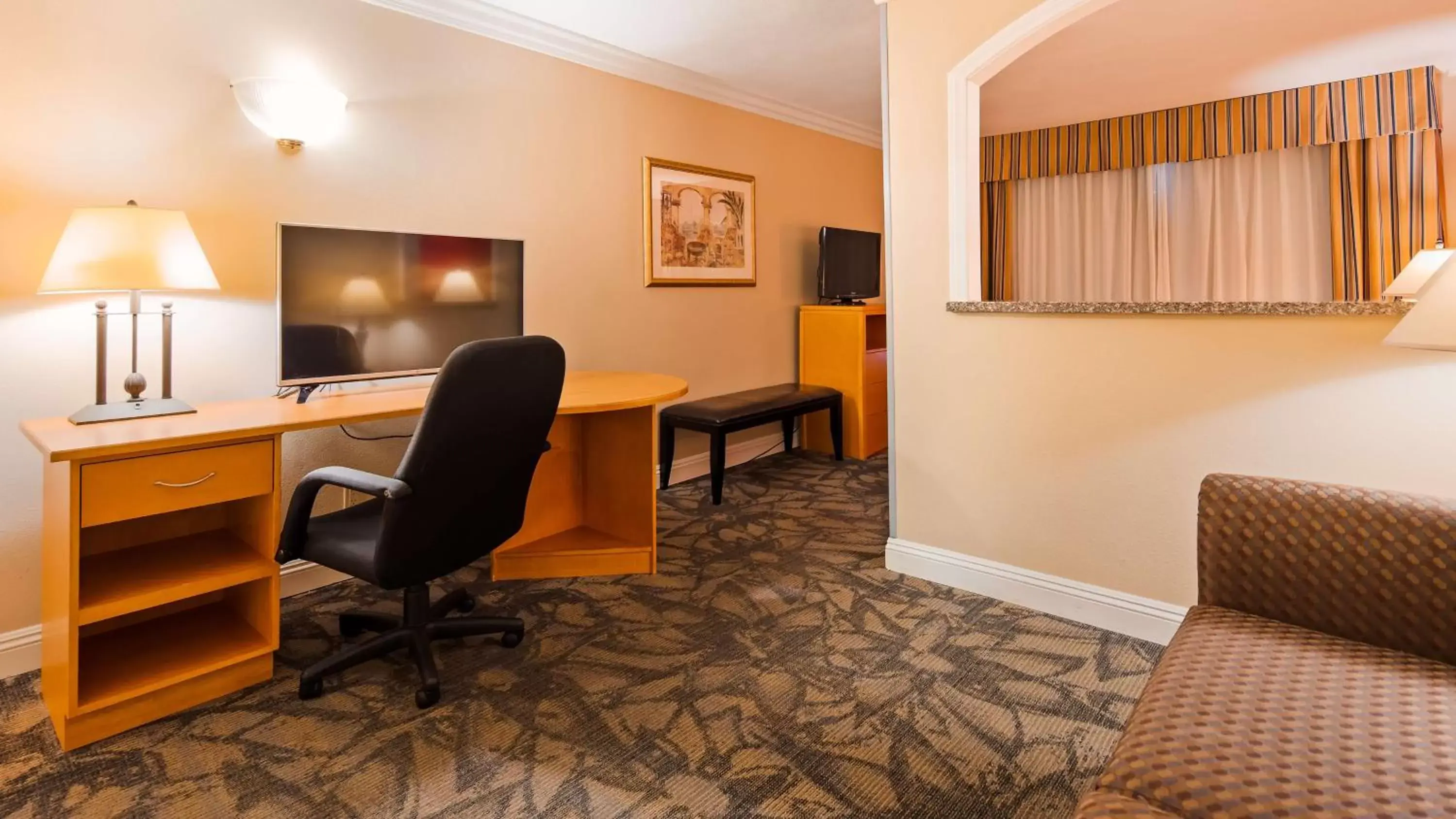Photo of the whole room in Best Western Plus - Anaheim Orange County Hotel