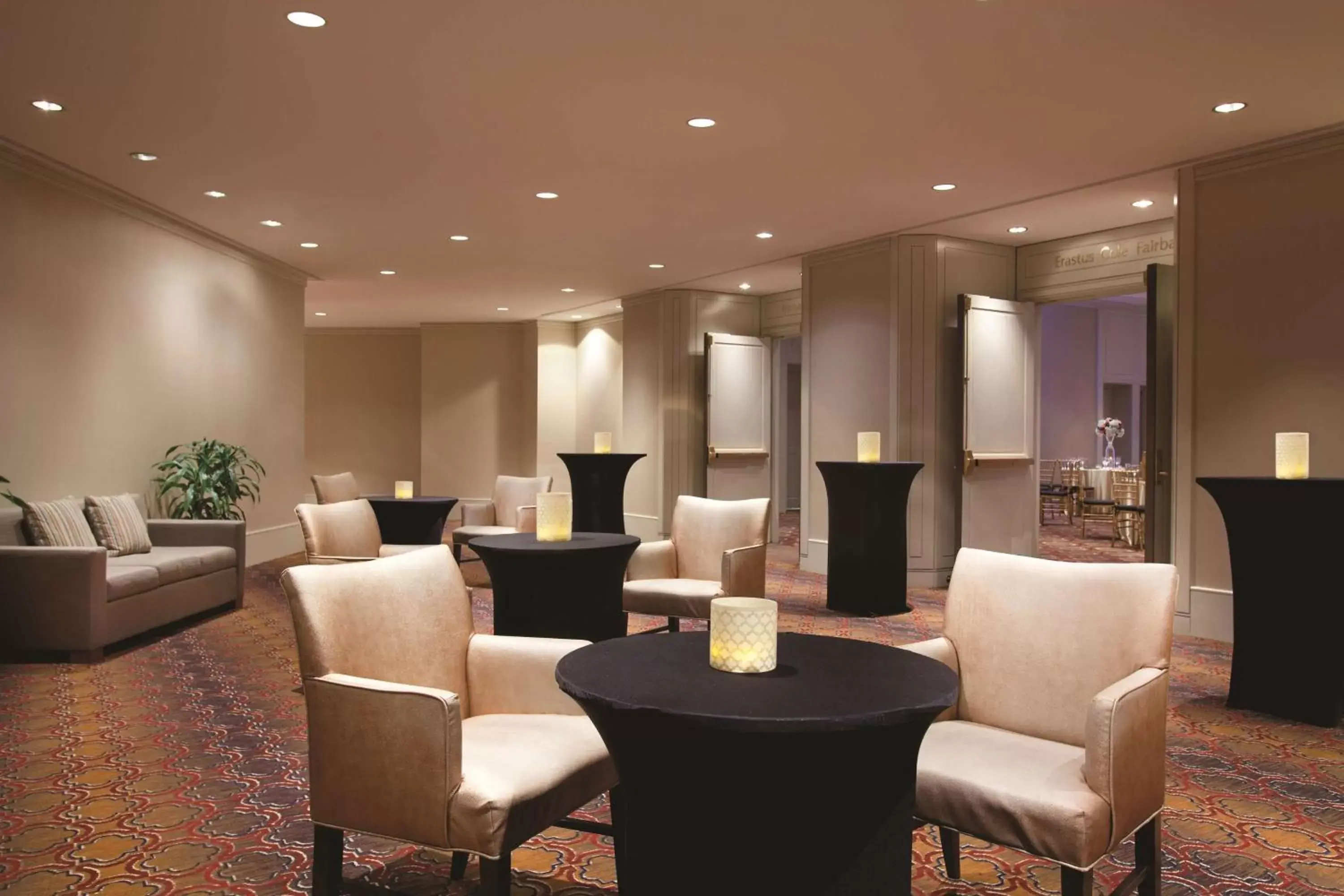 Meeting/conference room, Lounge/Bar in Hilton Boston Dedham