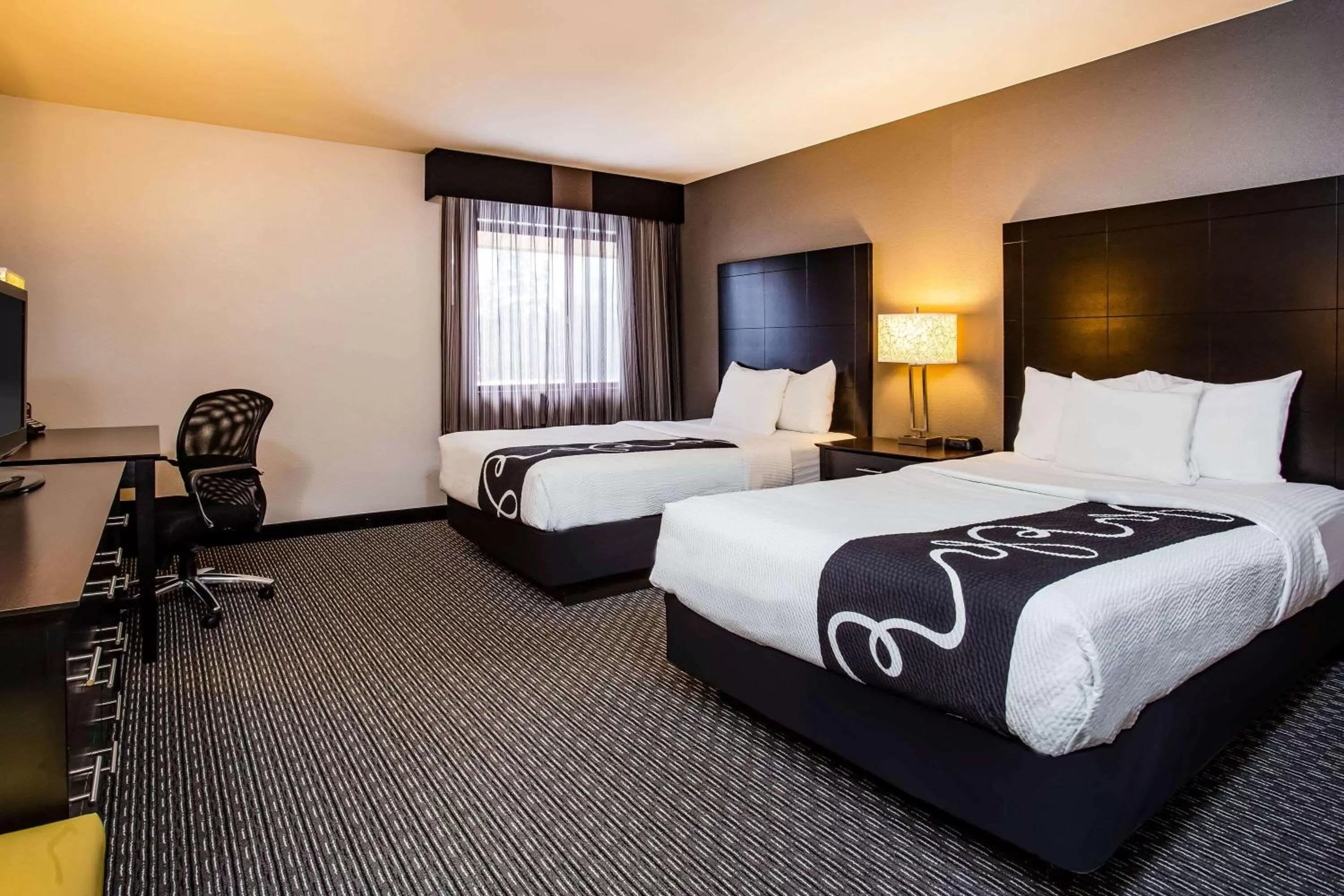 Photo of the whole room, Bed in La Quinta Inn by Wyndham Oshkosh