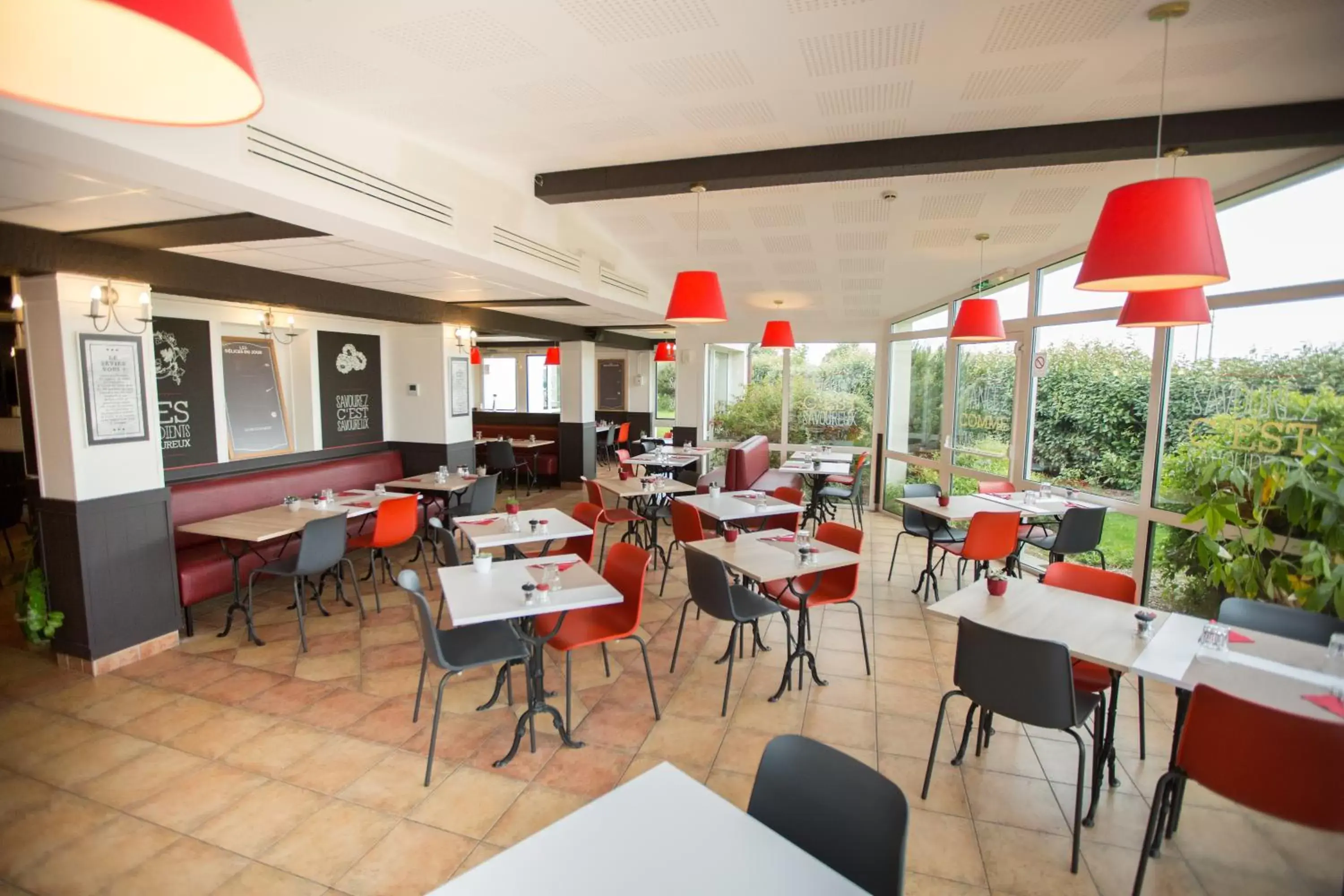 Restaurant/places to eat in ibis Cherbourg La Glacerie