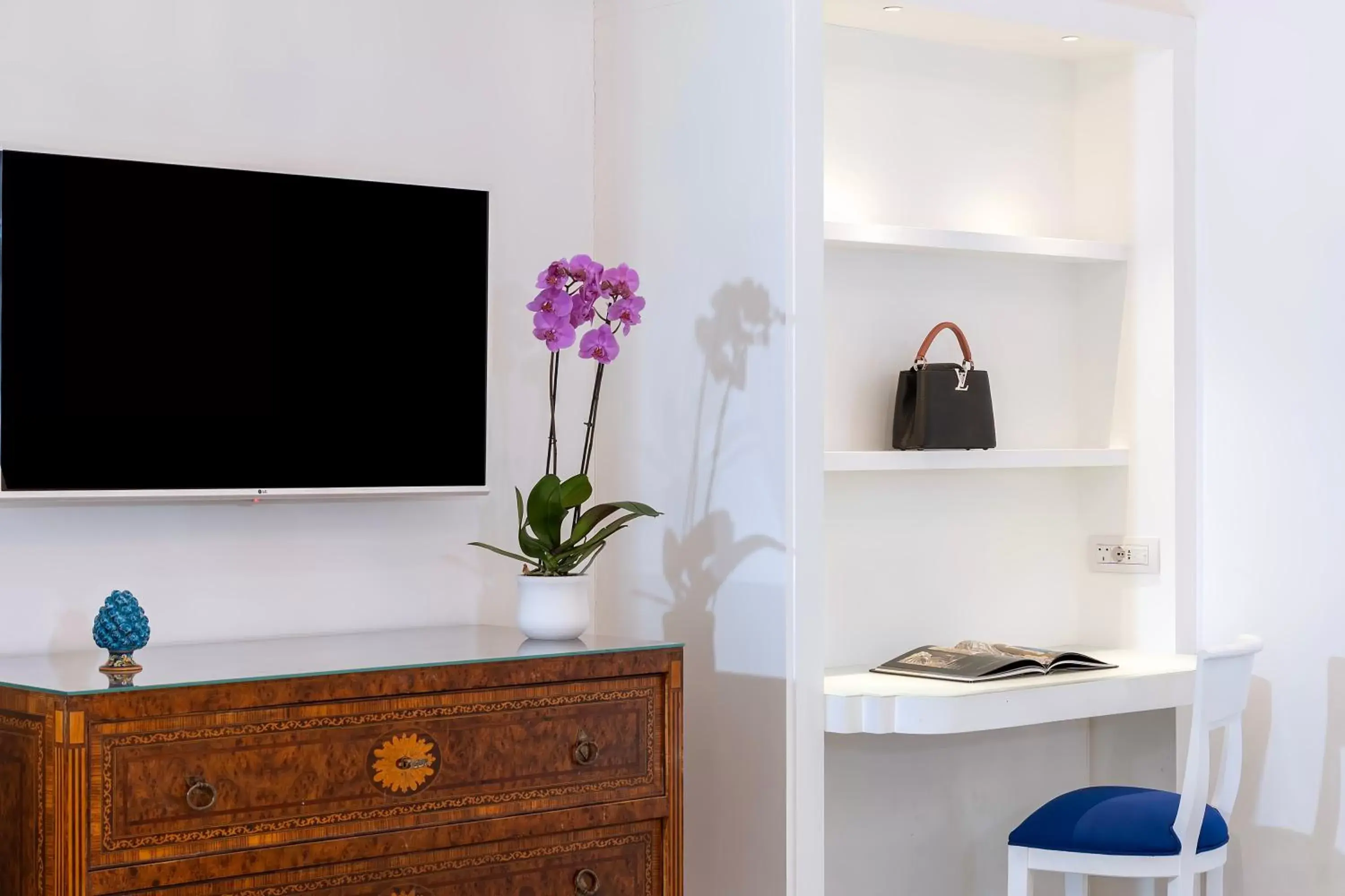 TV and multimedia, TV/Entertainment Center in Hotel Antiche Mura