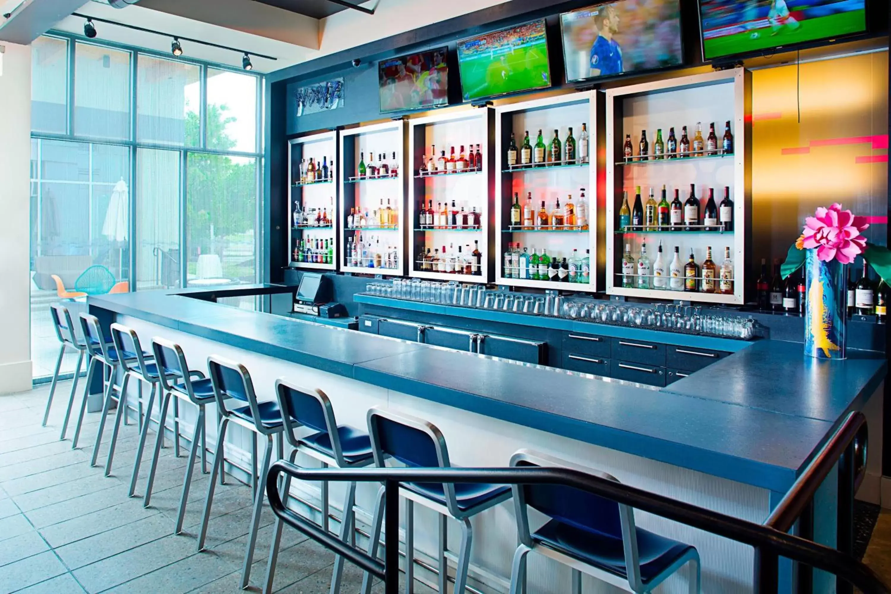 Restaurant/places to eat, Lounge/Bar in Aloft Philadelphia Airport