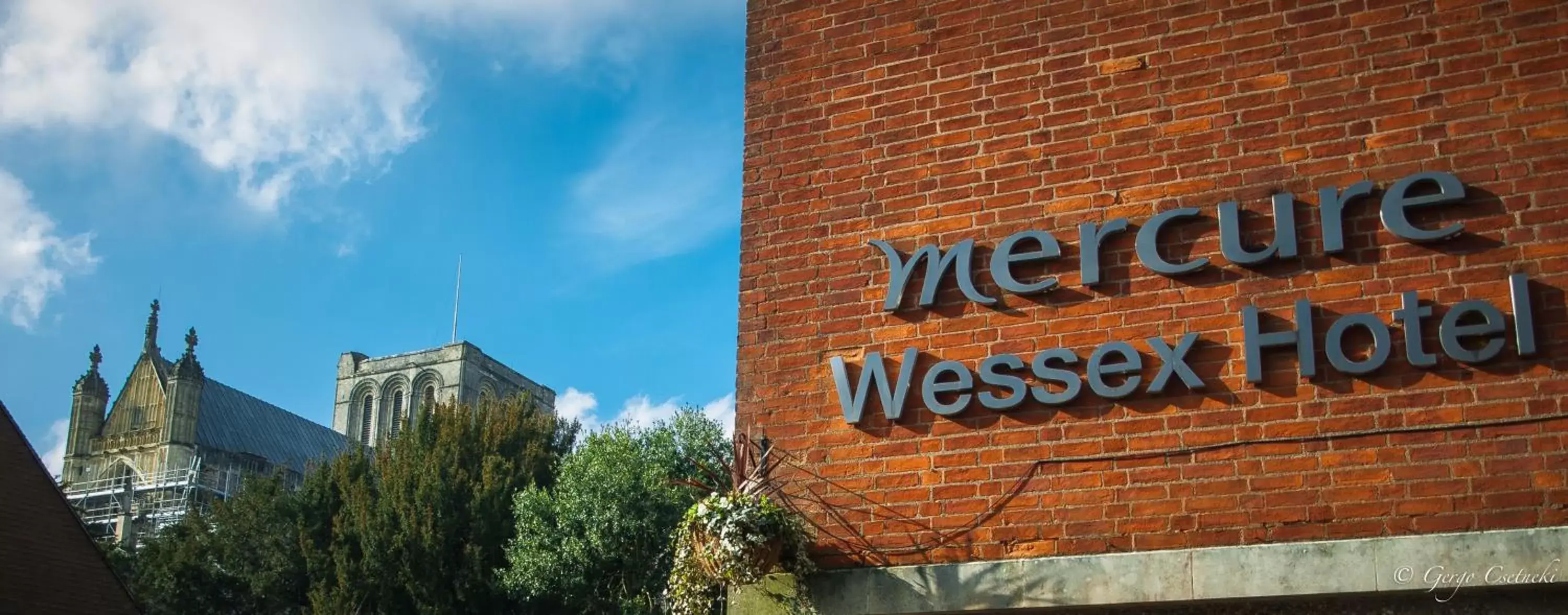 Facade/entrance in Mercure Winchester Wessex Hotel