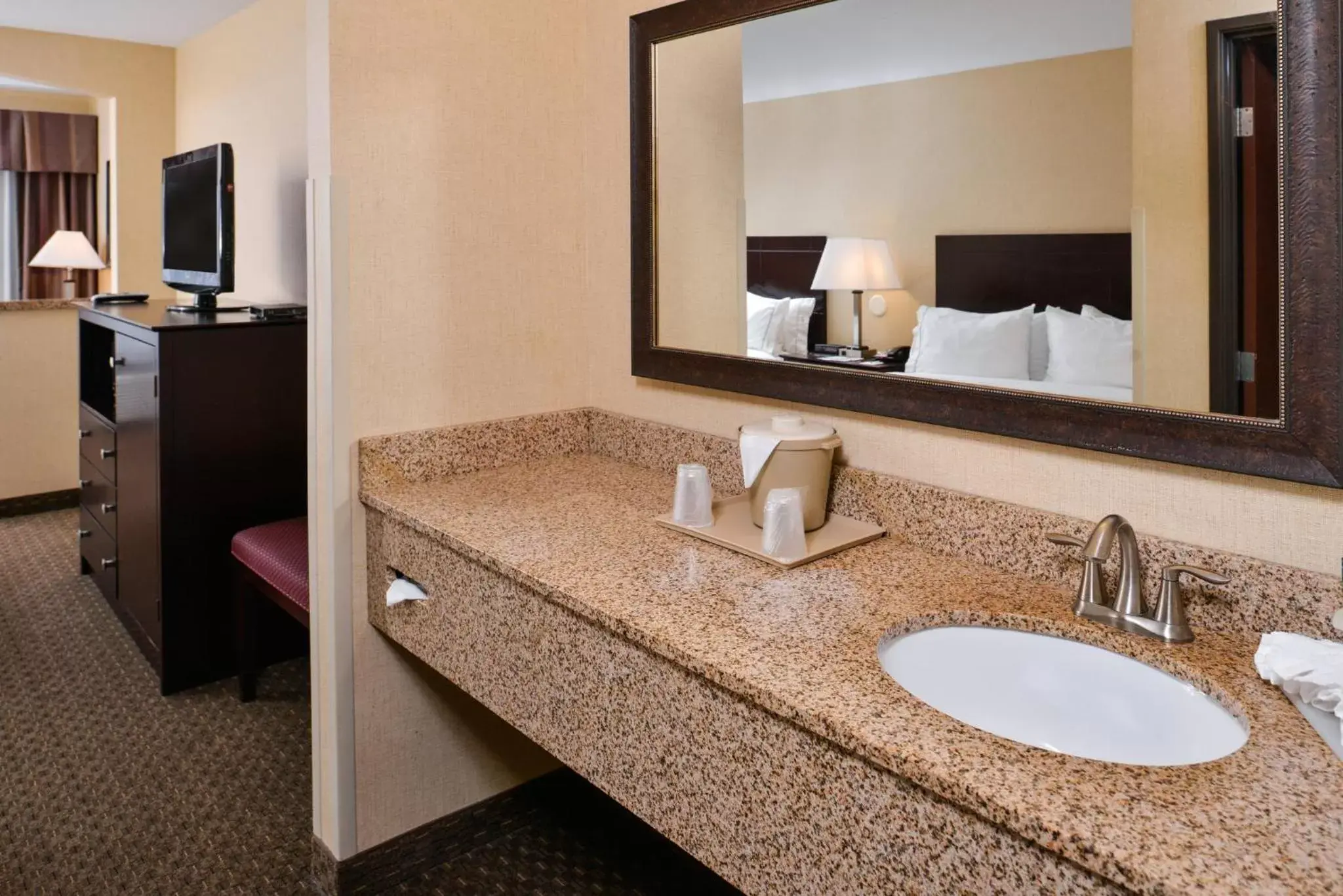 Bathroom in Holiday Inn Express Hotel & Suites Portland - Jantzen Beach, an IHG Hotel