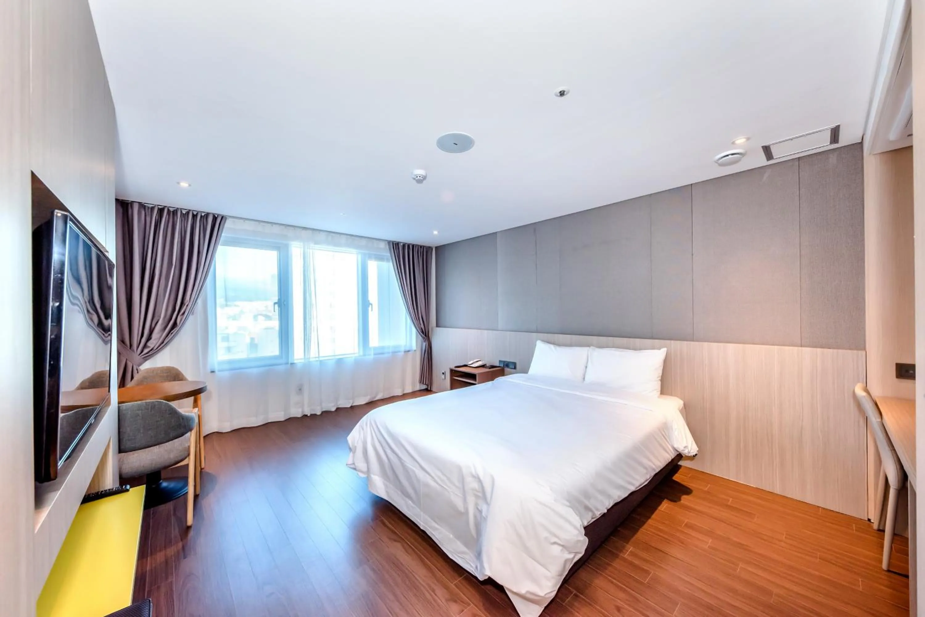 Property building, Bed in The First70 Hotel