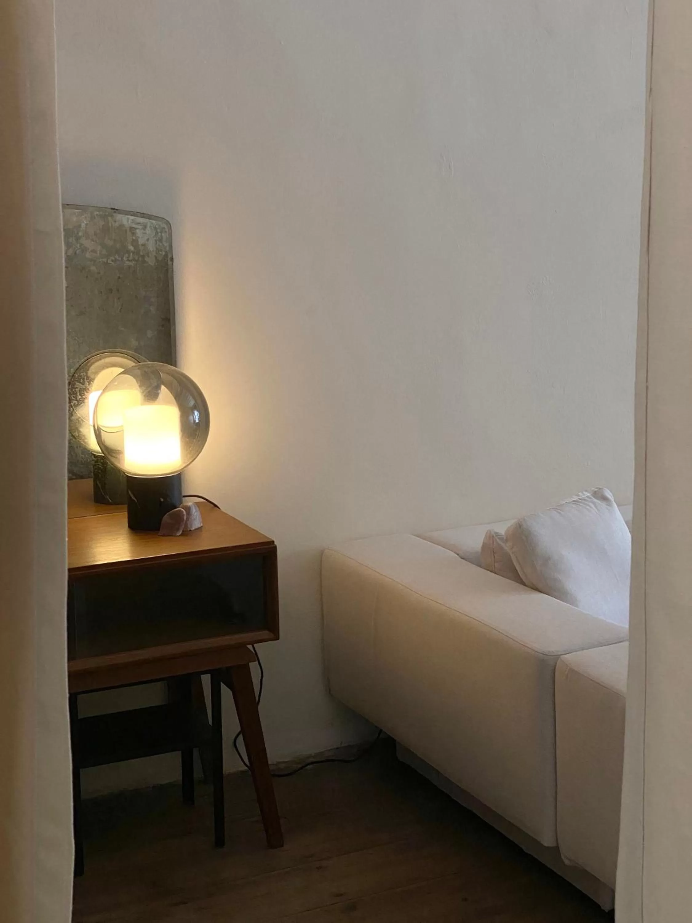 Living room, Bed in Cheong Fatt Tze - The Blue Mansion