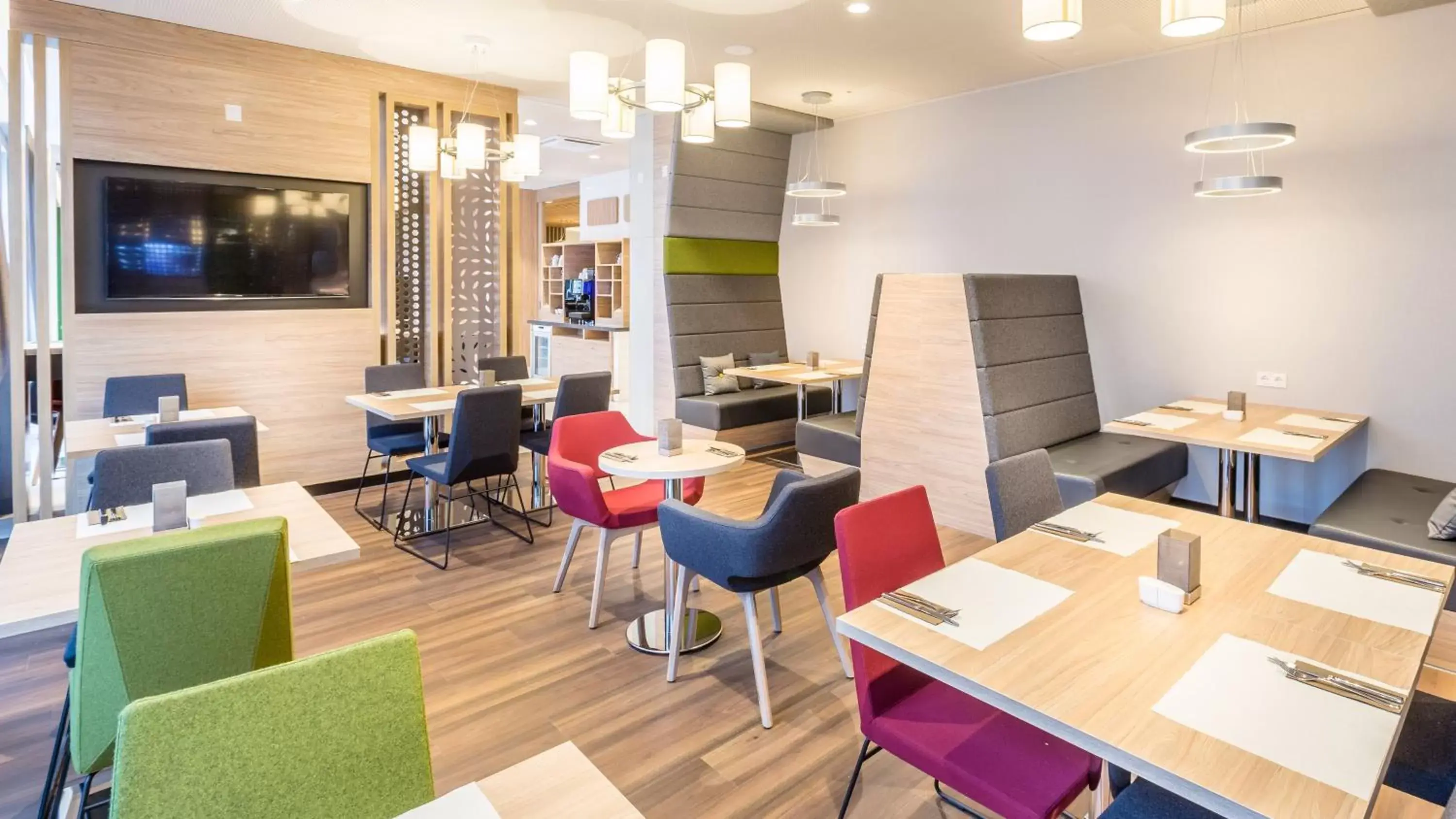 Breakfast, Restaurant/Places to Eat in Holiday Inn Express Munich - City East, an IHG Hotel