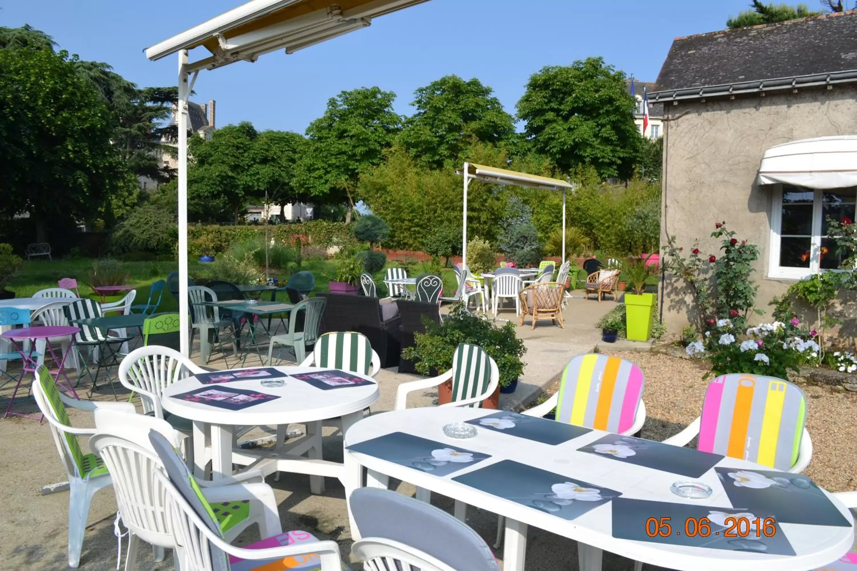 Patio, Restaurant/Places to Eat in Hôtel Le Castel