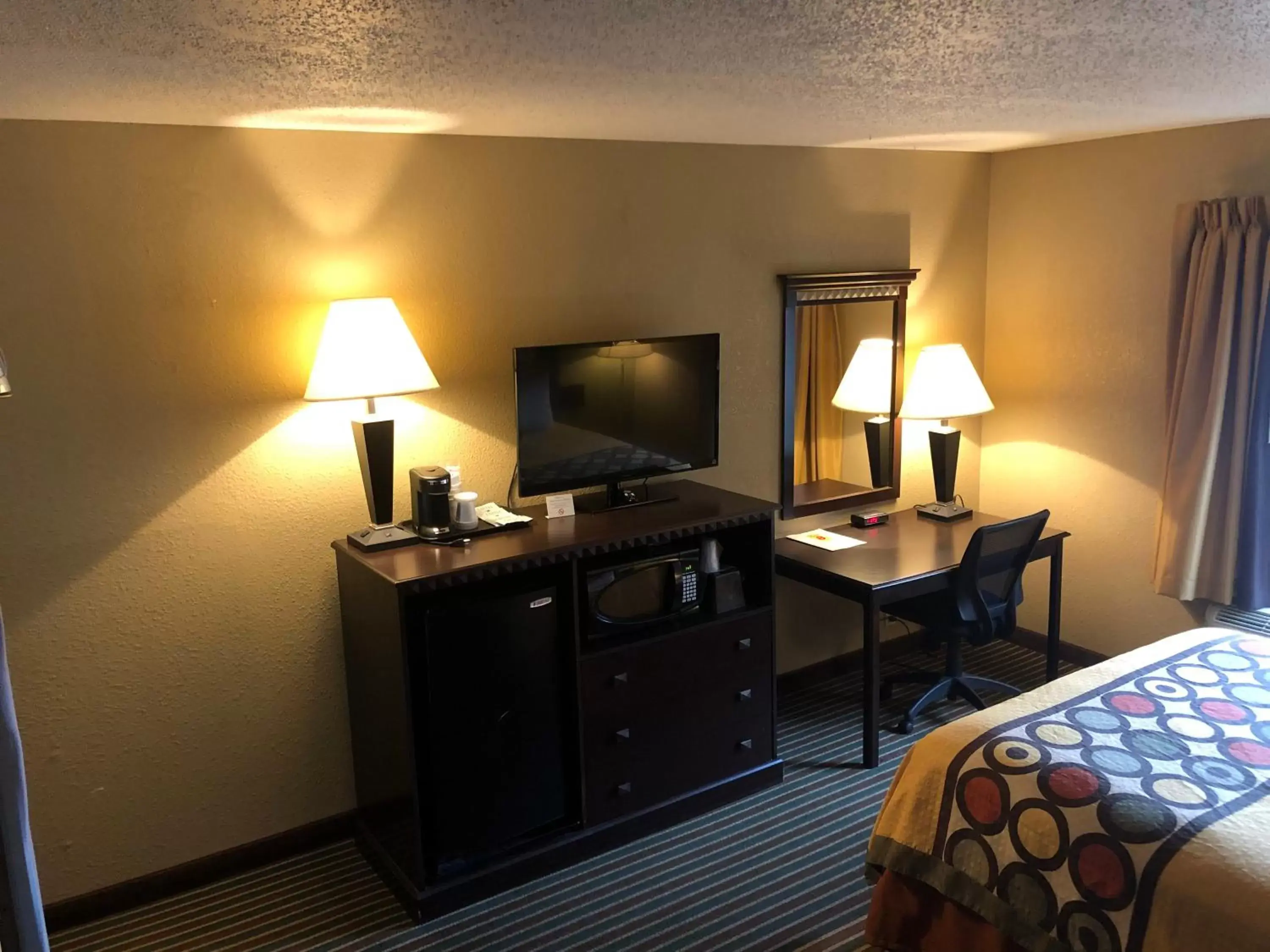 TV and multimedia, TV/Entertainment Center in Super 8 by Wyndham Harrison AR
