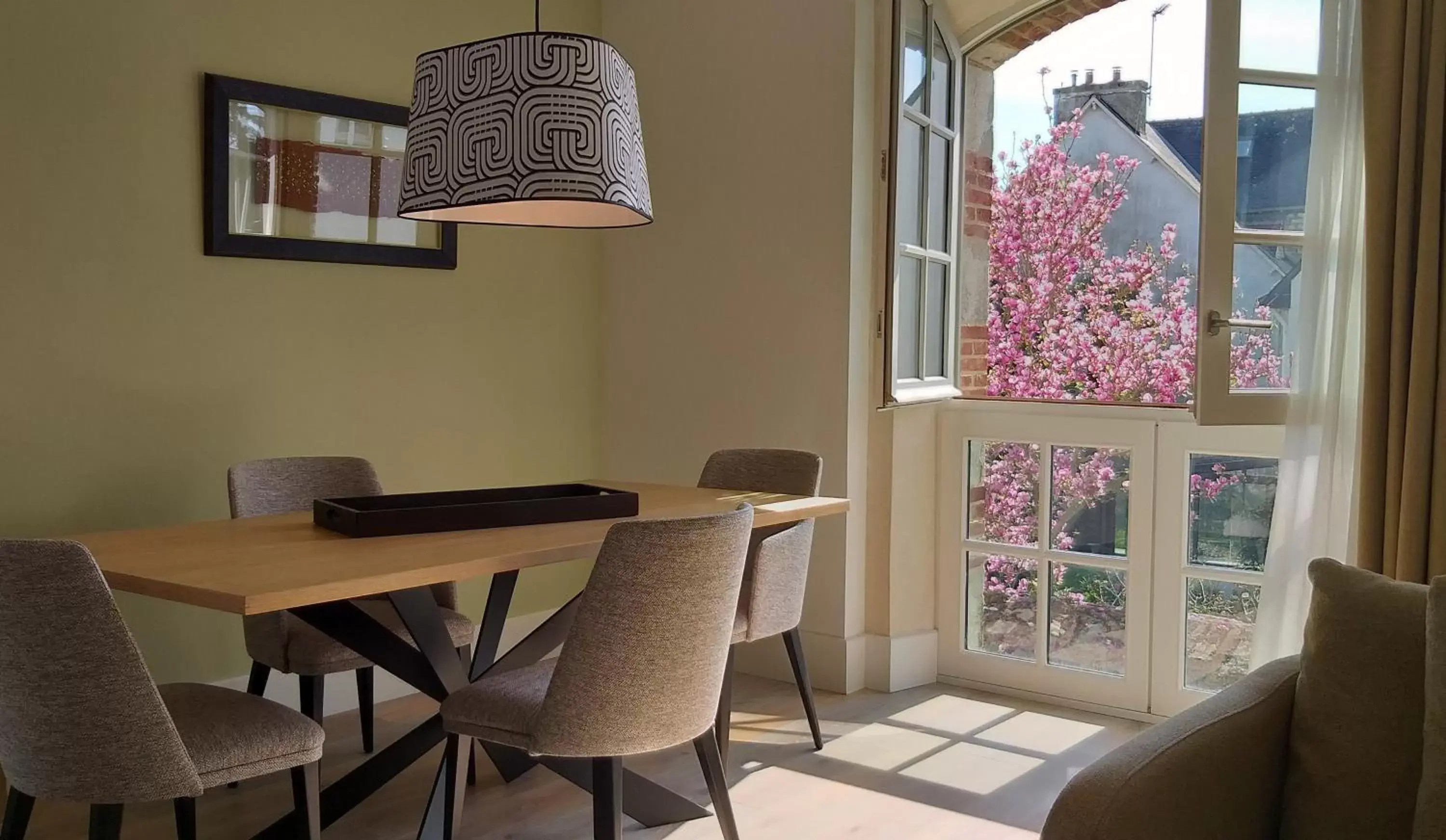 Living room, Dining Area in Hôtel Ginkgo - SPA Biloba