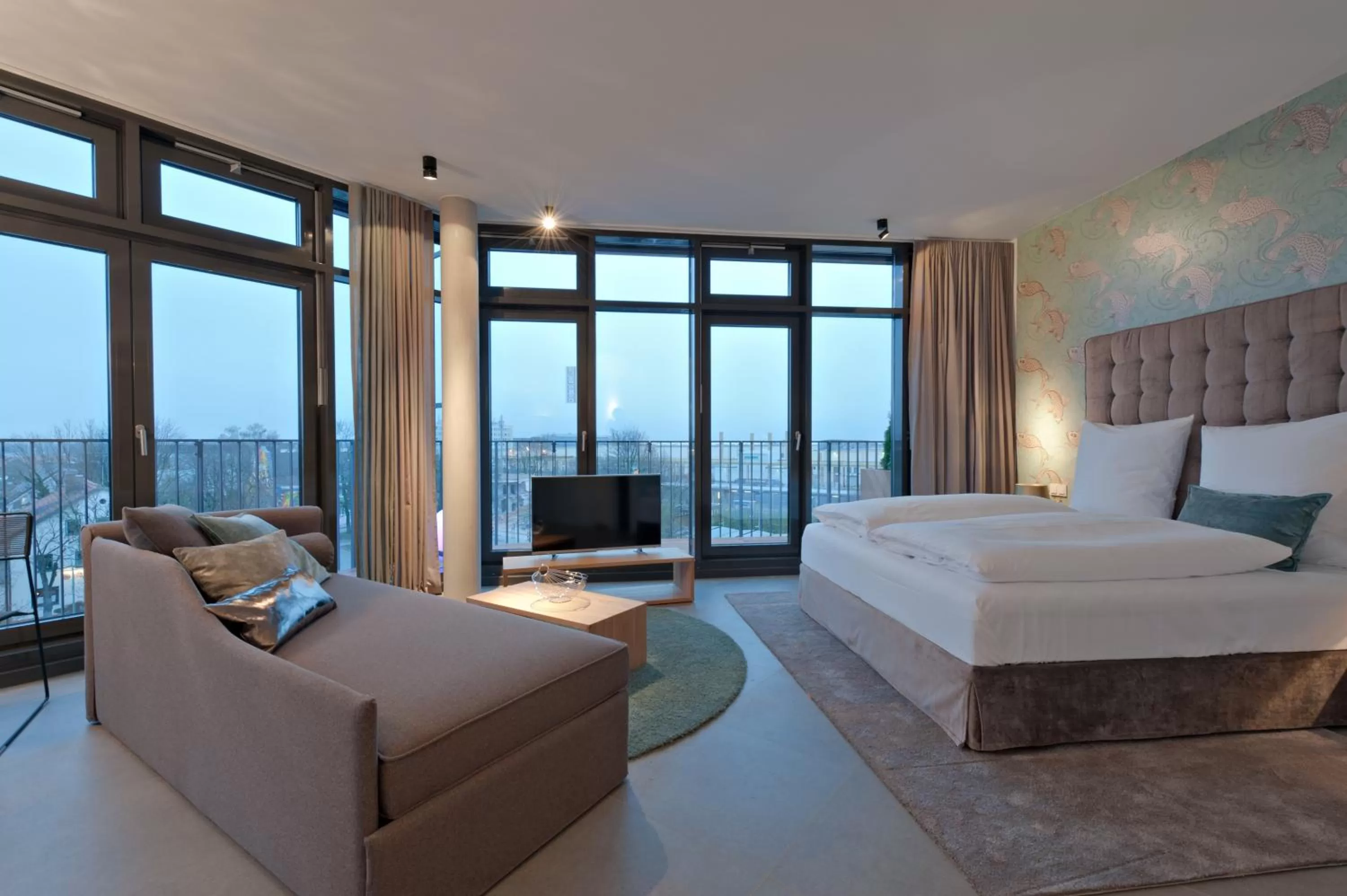 Day, Bed in Hotel im Bunker