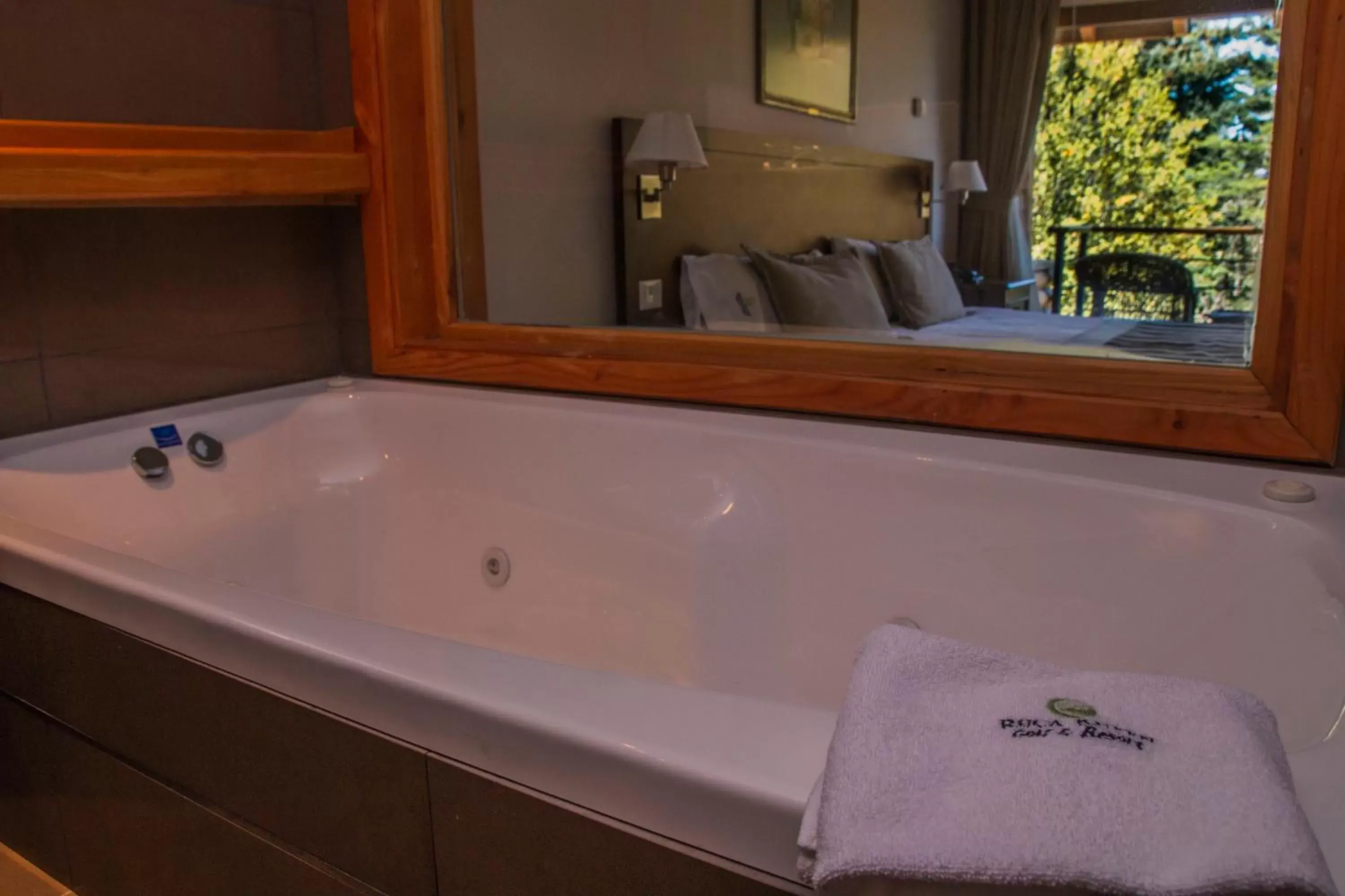 Hot Tub, Bathroom in Ruca Kuyen Golf & Resort