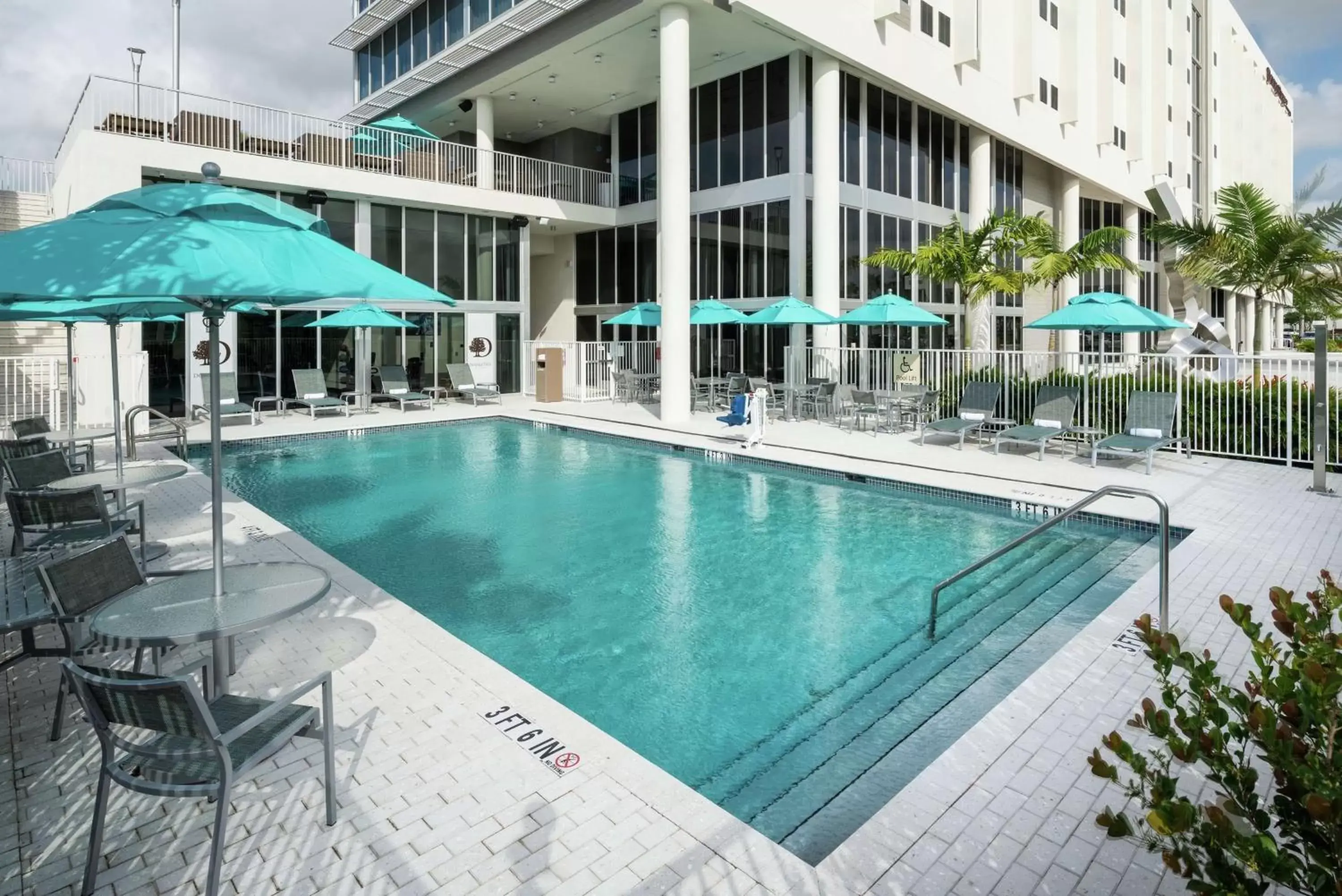Pool view, Swimming Pool in DoubleTree by Hilton Miami Doral