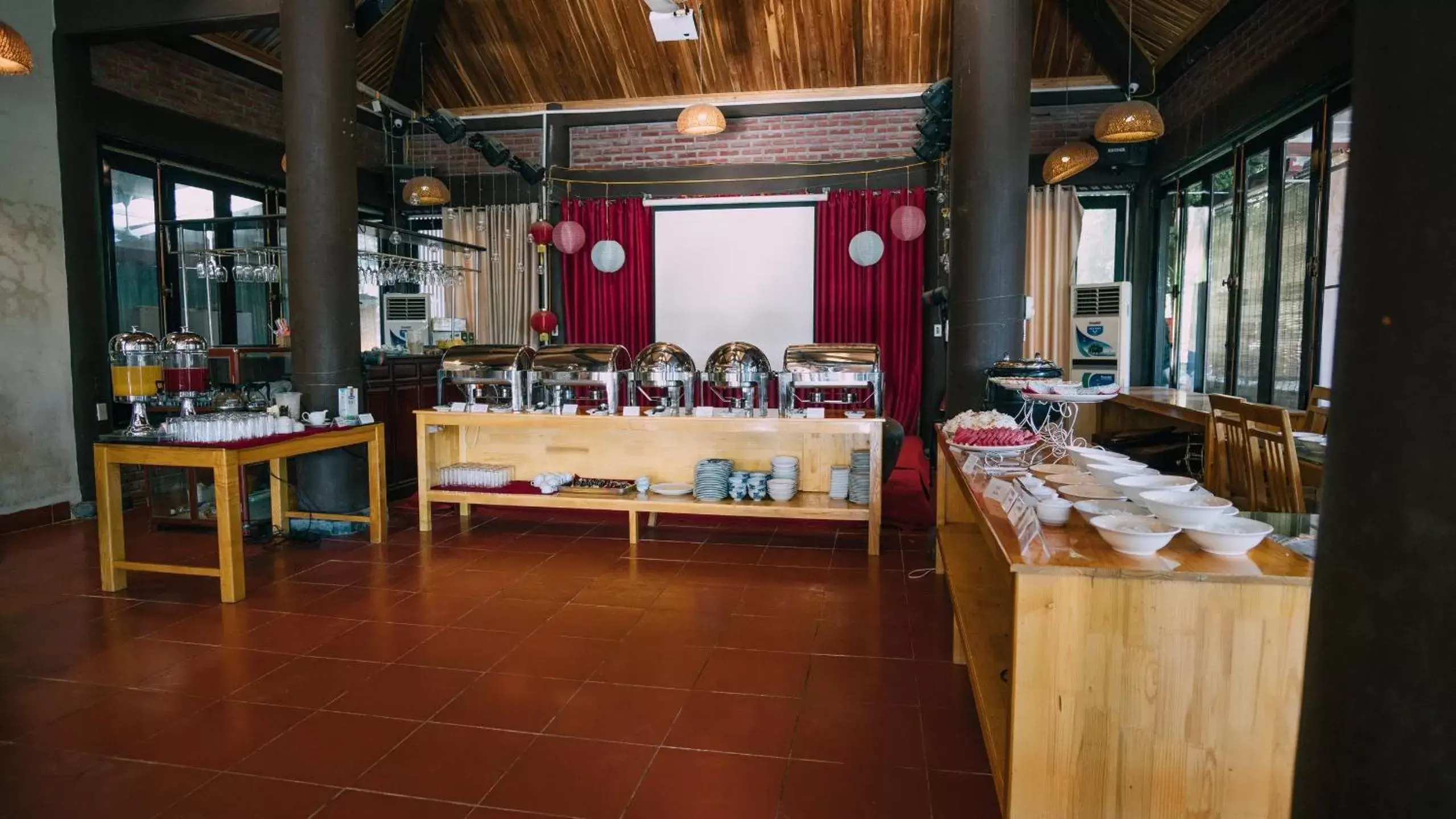 Restaurant/Places to Eat in Mua Caves Ecolodge (Hang Mua)