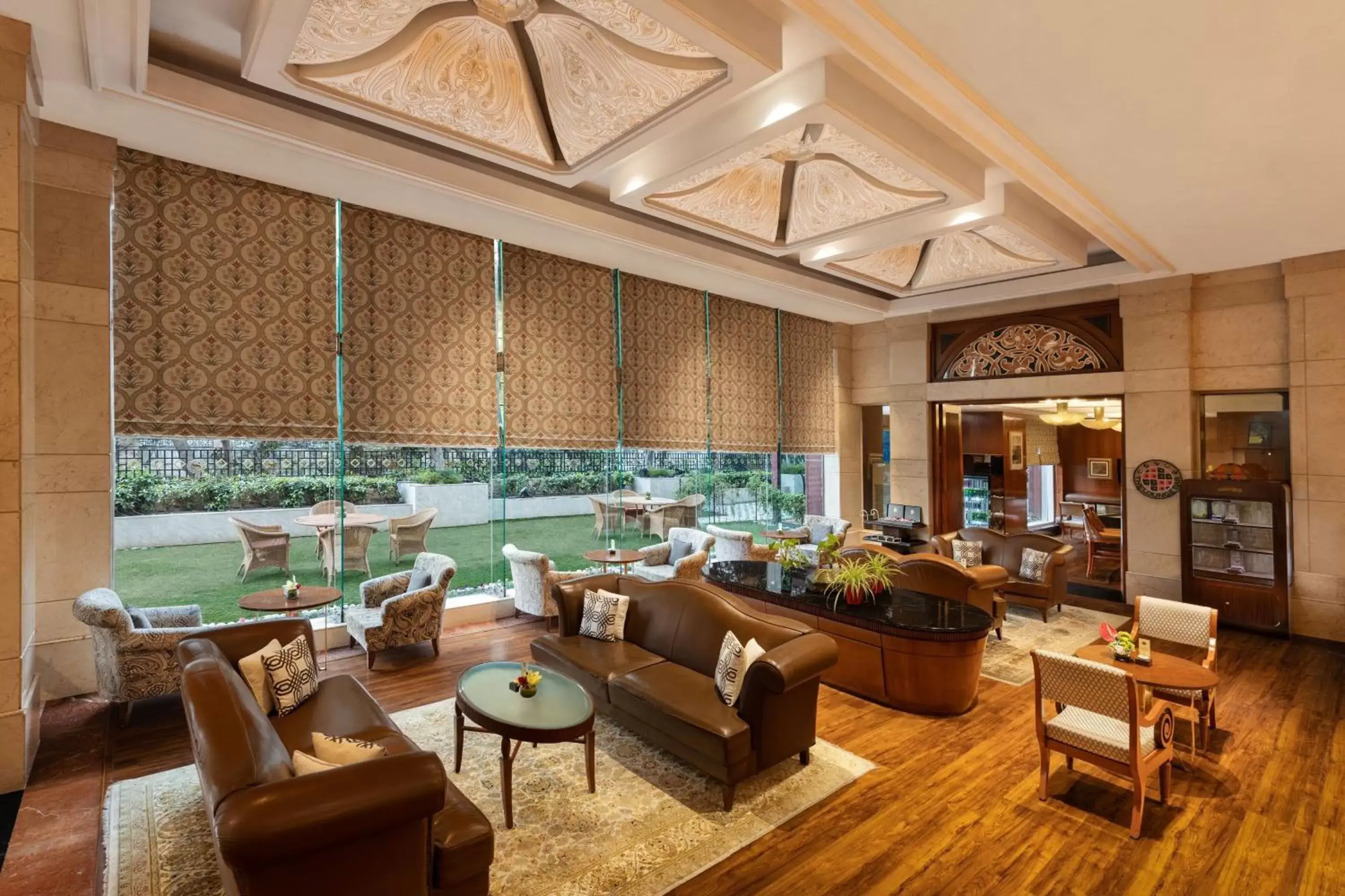 Lounge or bar, Restaurant/Places to Eat in Sheraton New Delhi Hotel