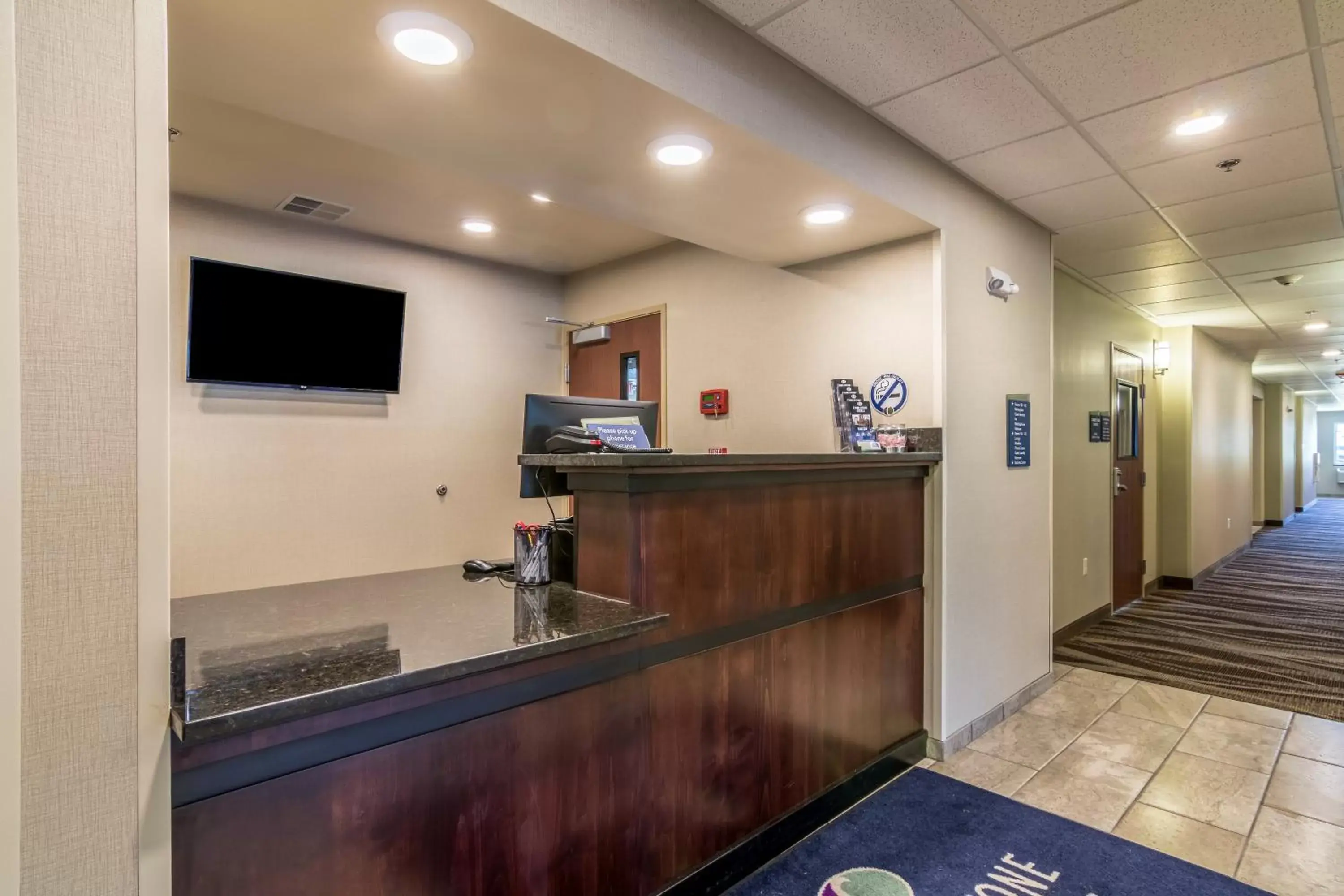 Lobby or reception in Cobblestone Inn & Suites - Soda Springs Lobby or reception in Cobblestone Inn & Suites - Soda Springs