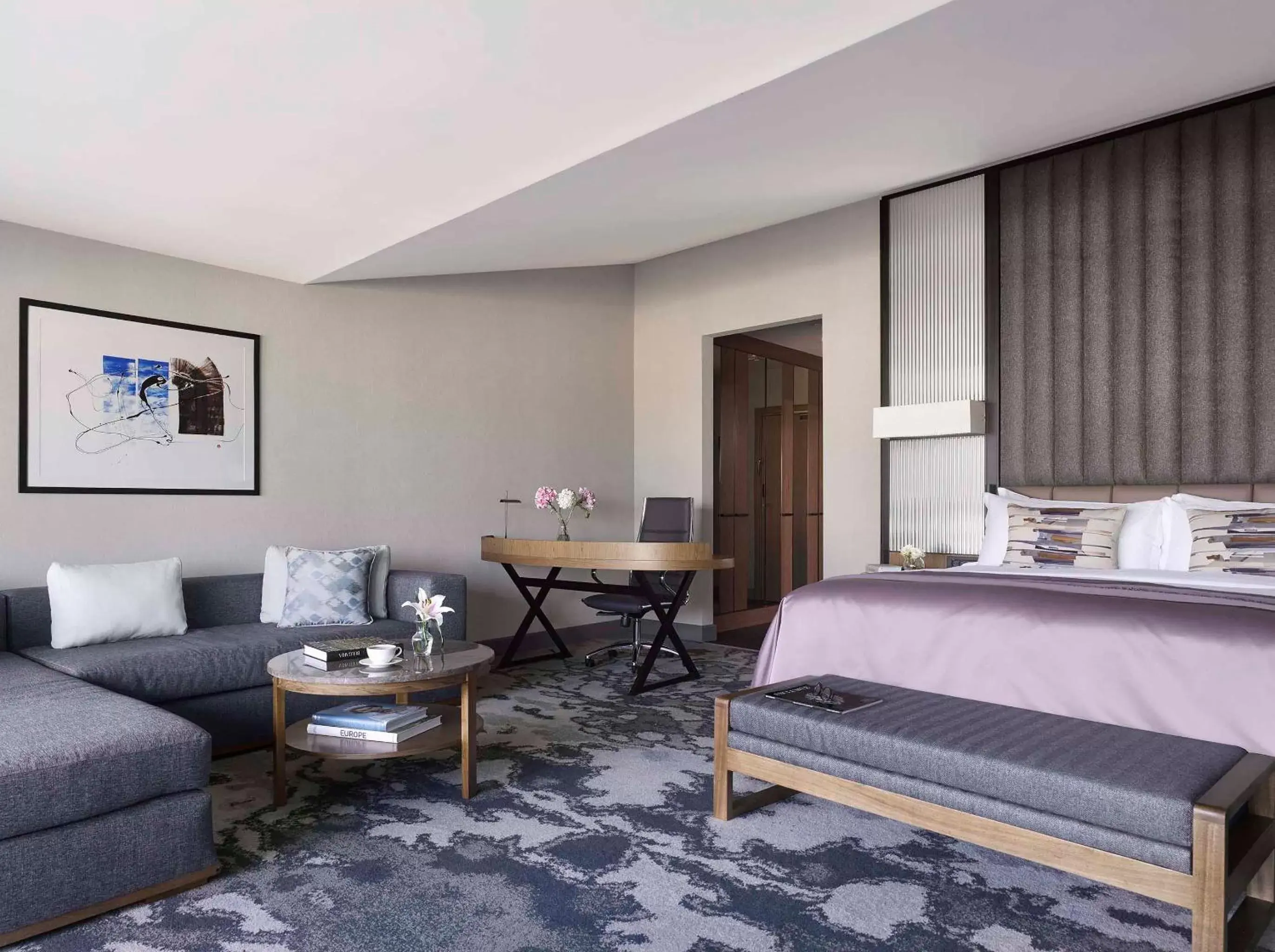 Coffee/tea facilities, Bed in InterContinental Sofia by IHG Coffee/tea facilities, Bed in InterContinental Sofia by IHG