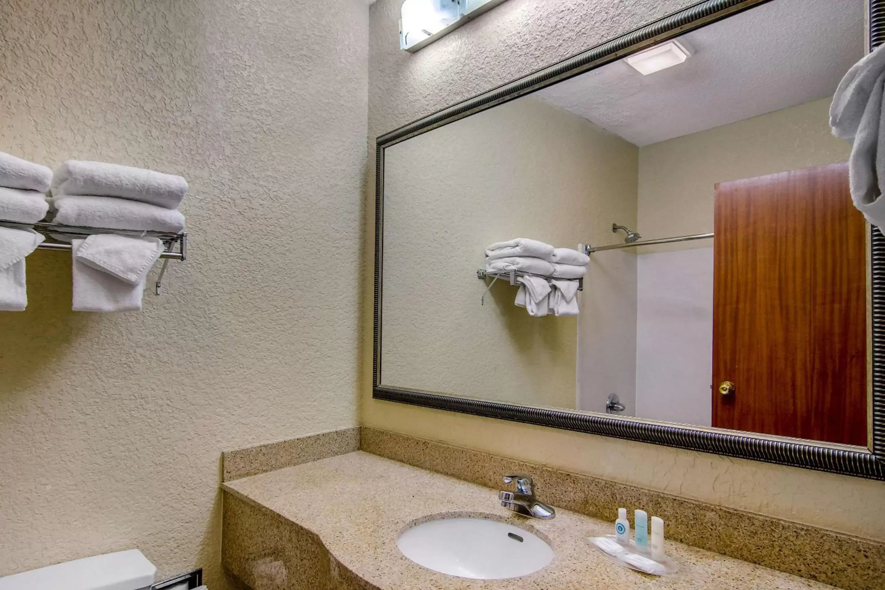 Photo of the whole room, Bathroom in Clarion Suites Duluth I-85