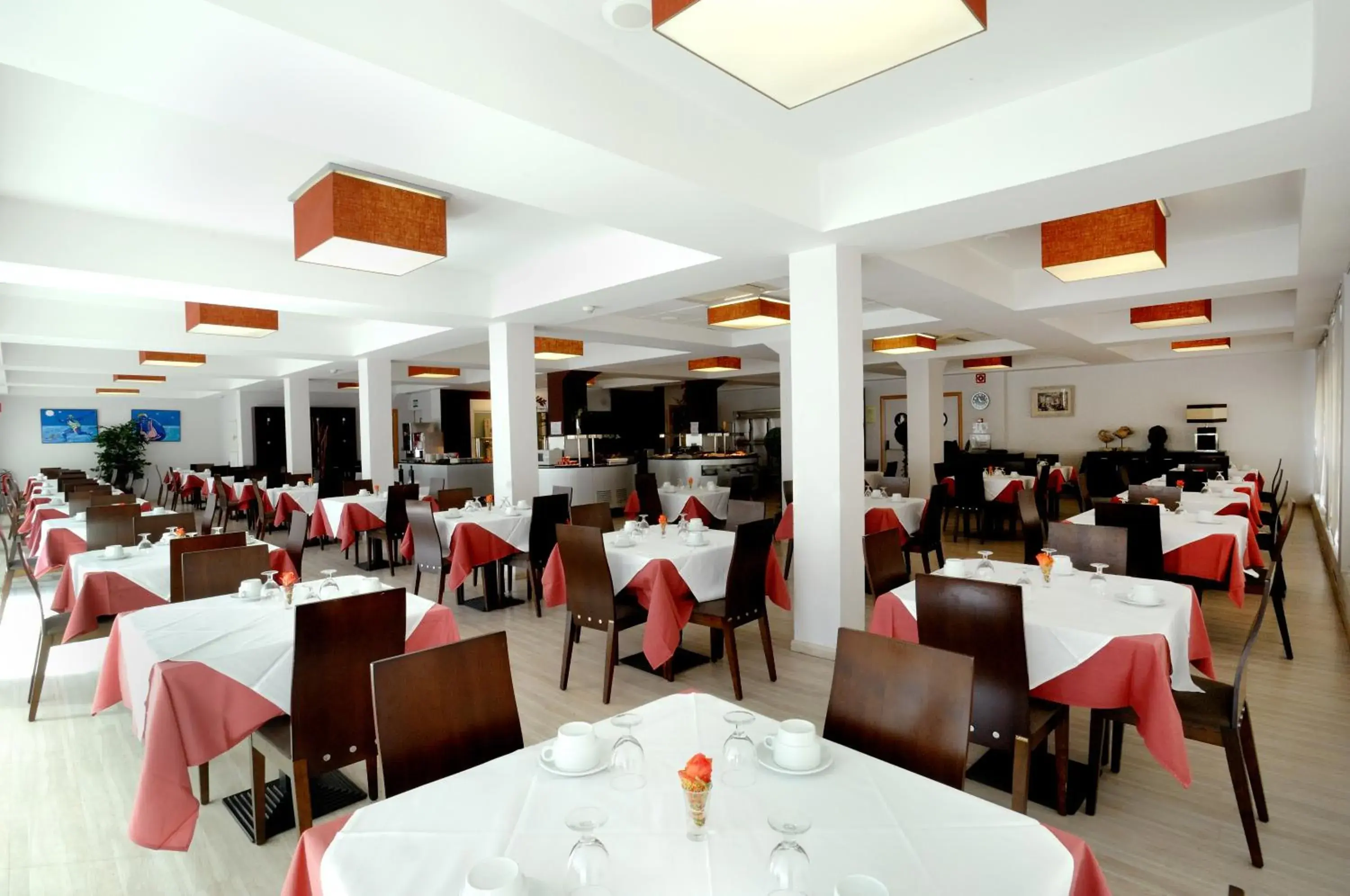 Restaurant/places to eat in Evenia President