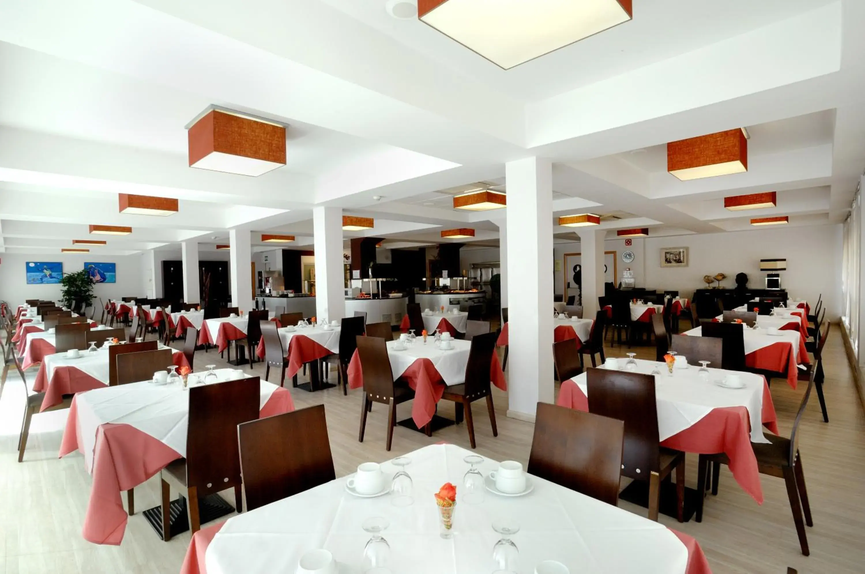 Restaurant/places to eat in Hotel President Restaurant/places to eat in Hotel President