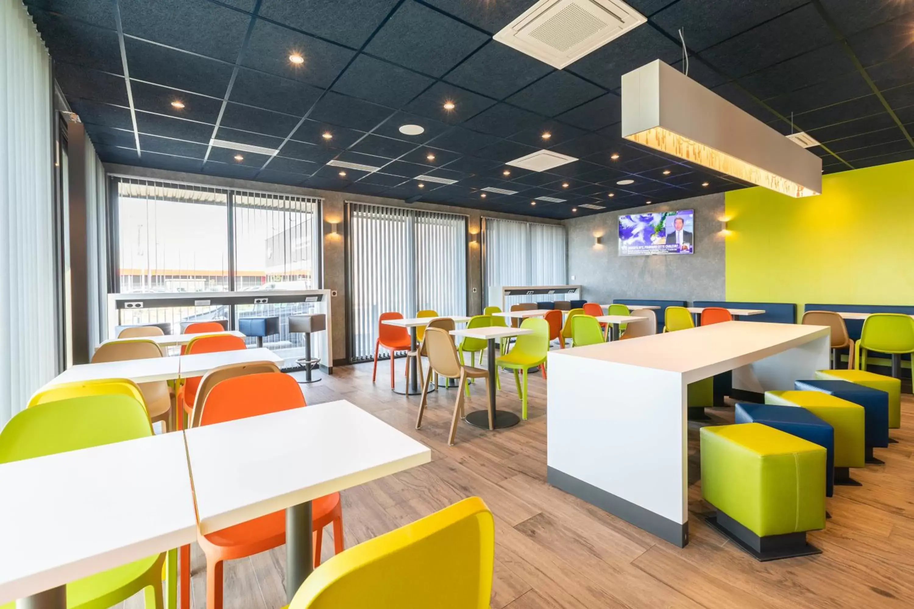 Breakfast, Restaurant/Places to Eat in ibis budget Rennes Rte Lorient