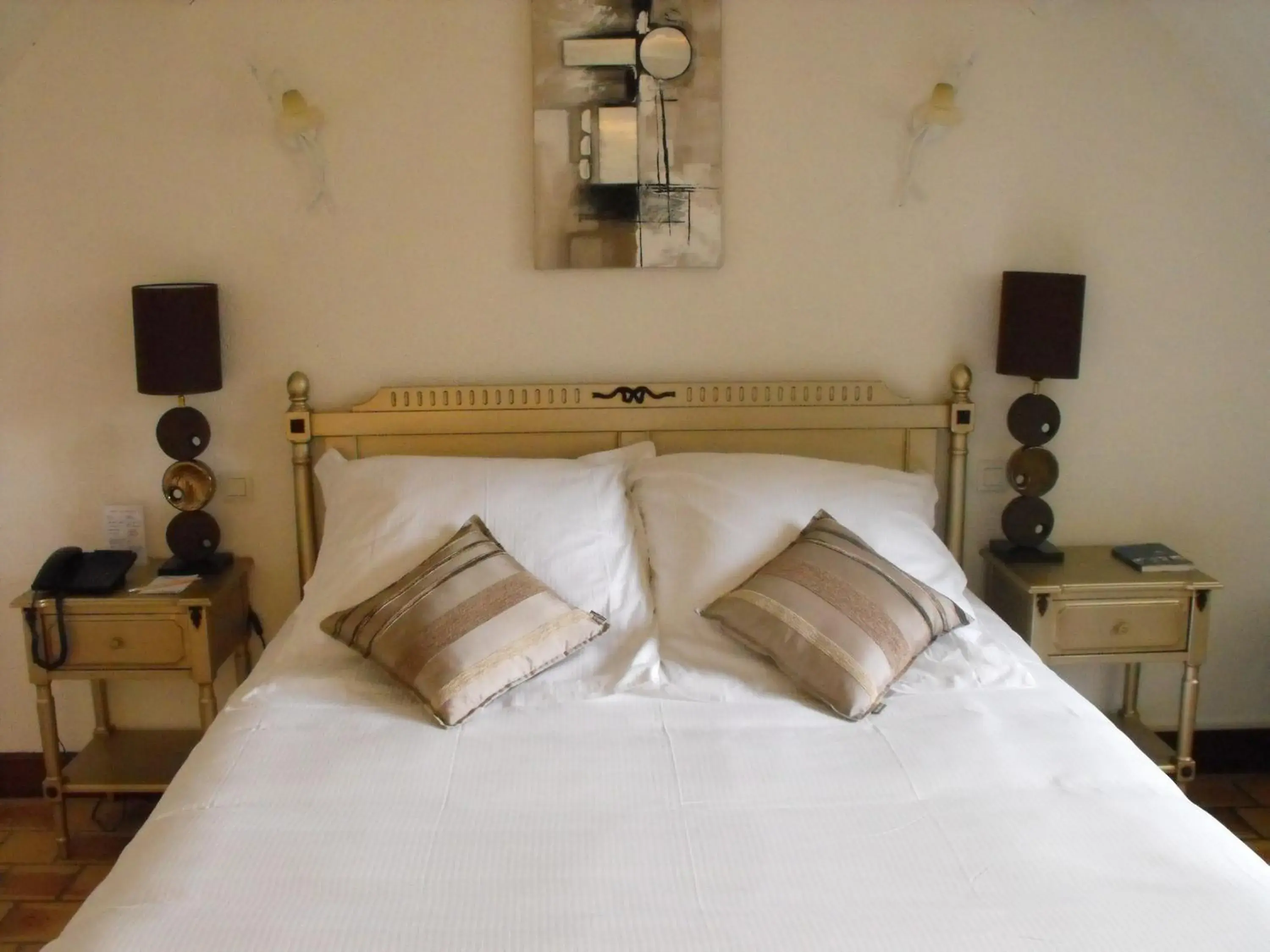 Bed in L'Orée des Chênes, The Originals Relais Bed in L'Orée des Chênes, The Originals Relais