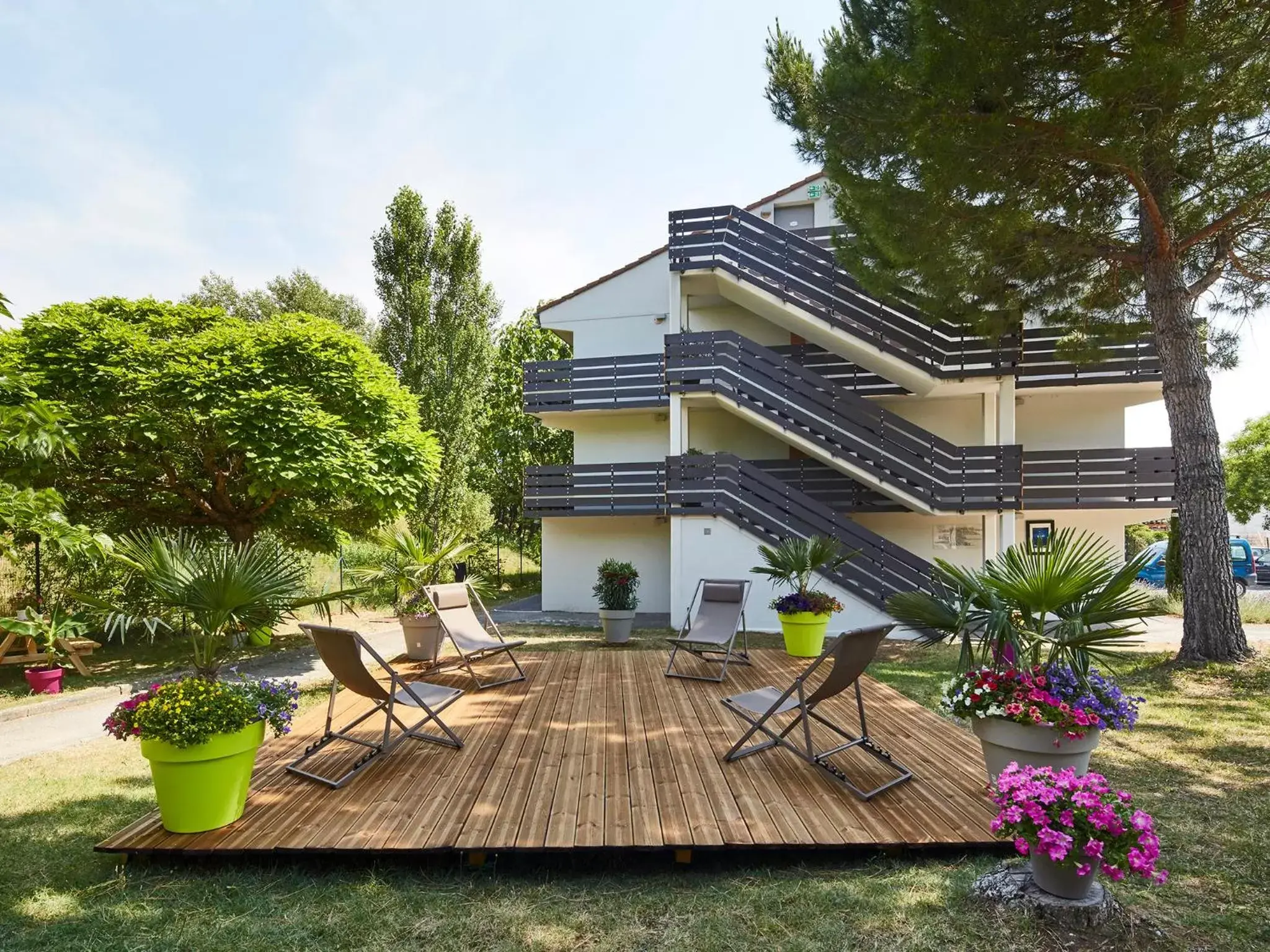 Patio, Property Building in Kyriad Digne-Les-Bains