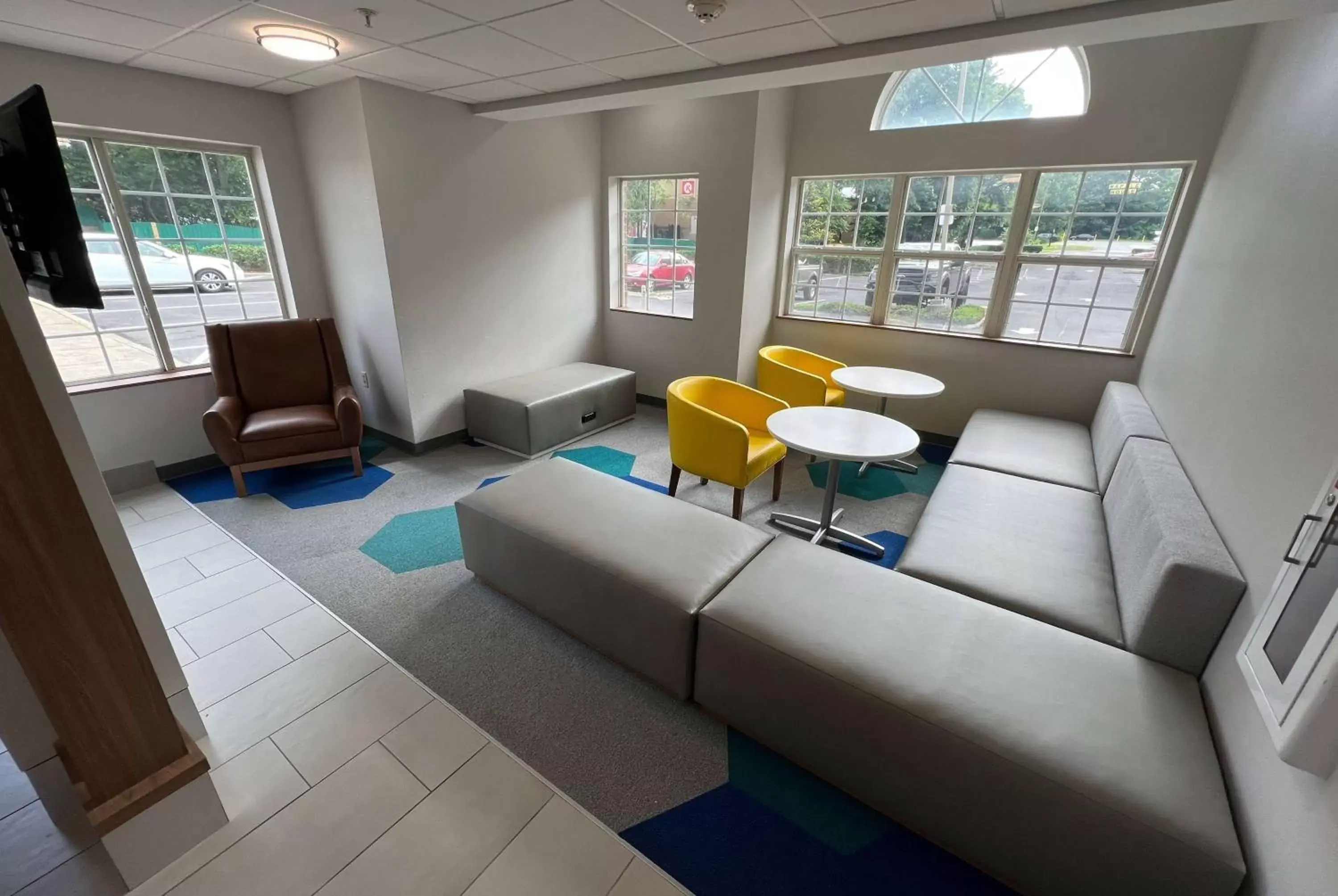 Lobby or reception, Seating Area in Microtel Inn & Suites by Wyndham Charlotte/Northlake