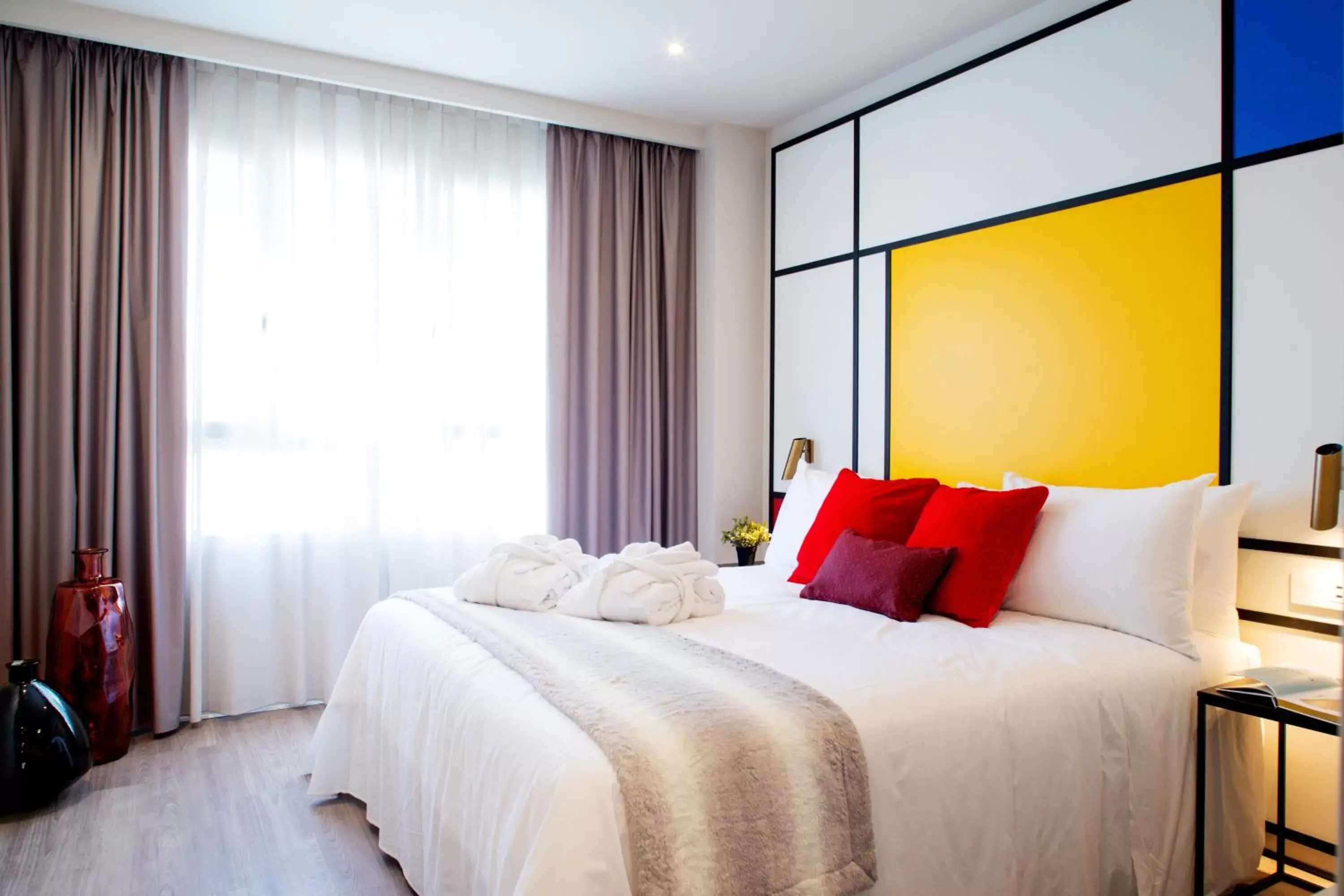 Bedroom, Bed in Voghe Premium Flats