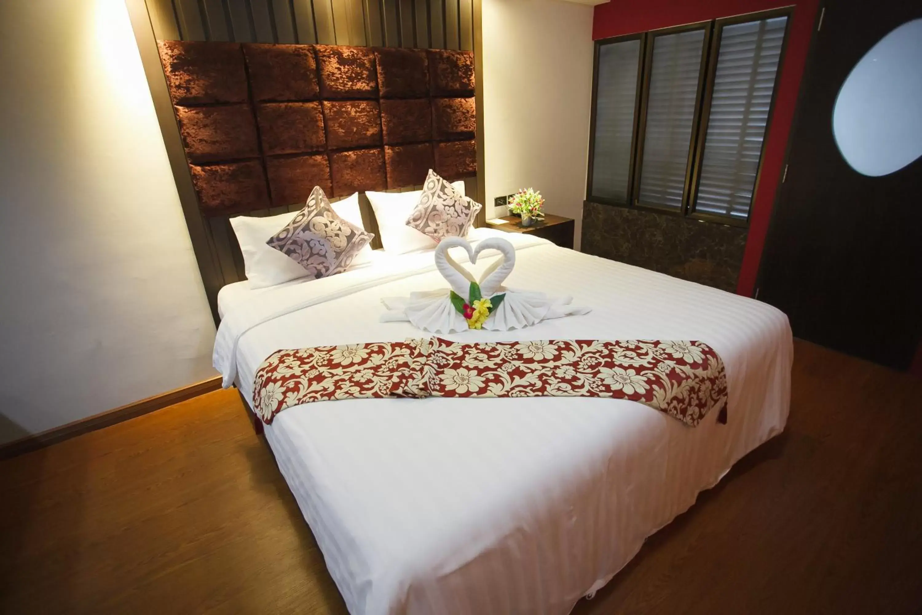 Bedroom, Bed in Grand Pink Hotel Hatyai