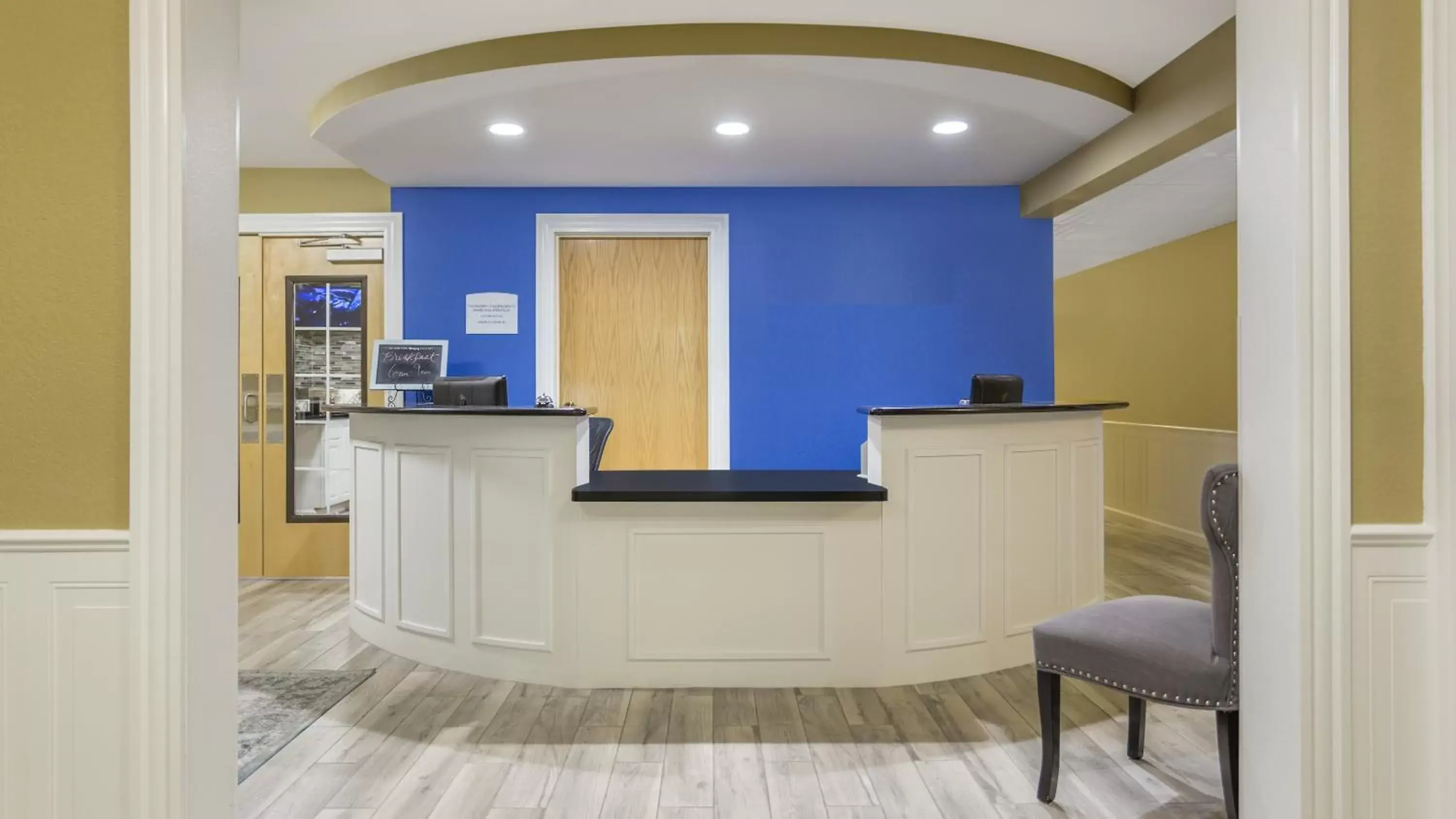 Lobby or reception in SilverStone Inn & Suites Spokane Valley Lobby or reception in SilverStone Inn & Suites Spokane Valley