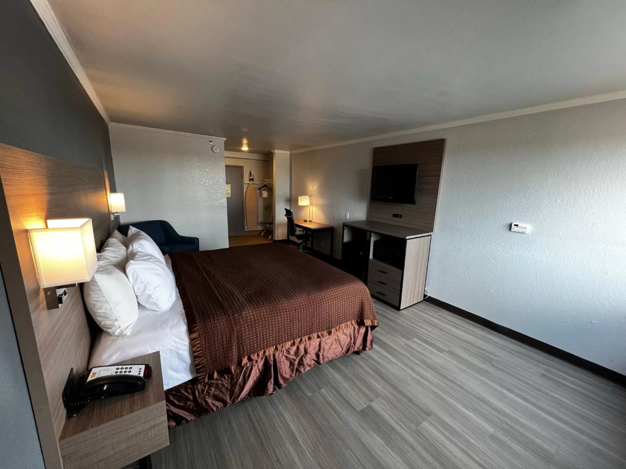 Bed in Super 8 by Wyndham Fort Worth Entertainment District
