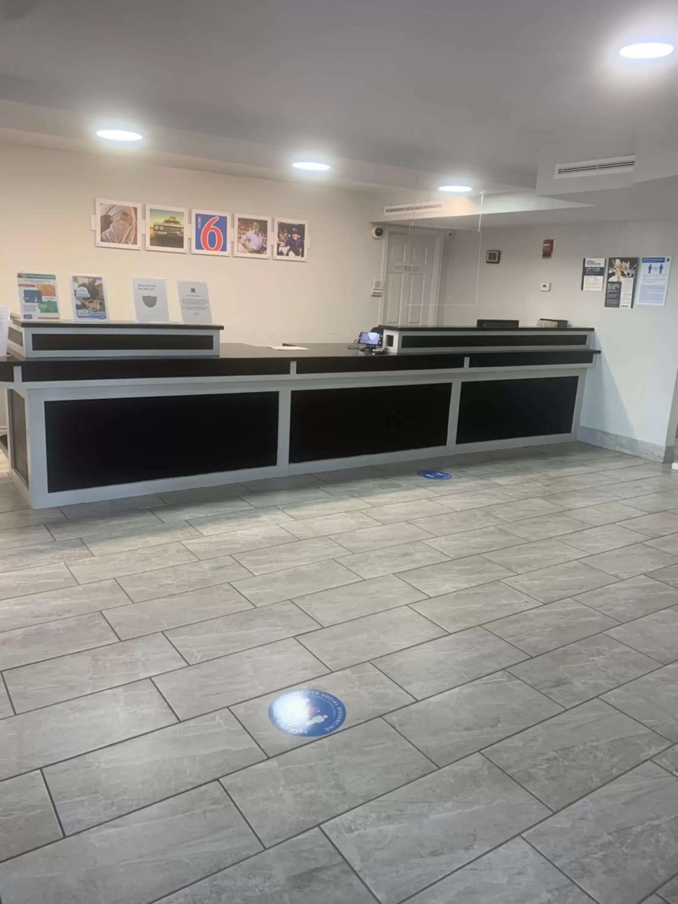Lobby or reception in Motel 6-Grand Prairie, TX - Interstate 30 Lobby or reception in Motel 6-Grand Prairie, TX - Interstate 30