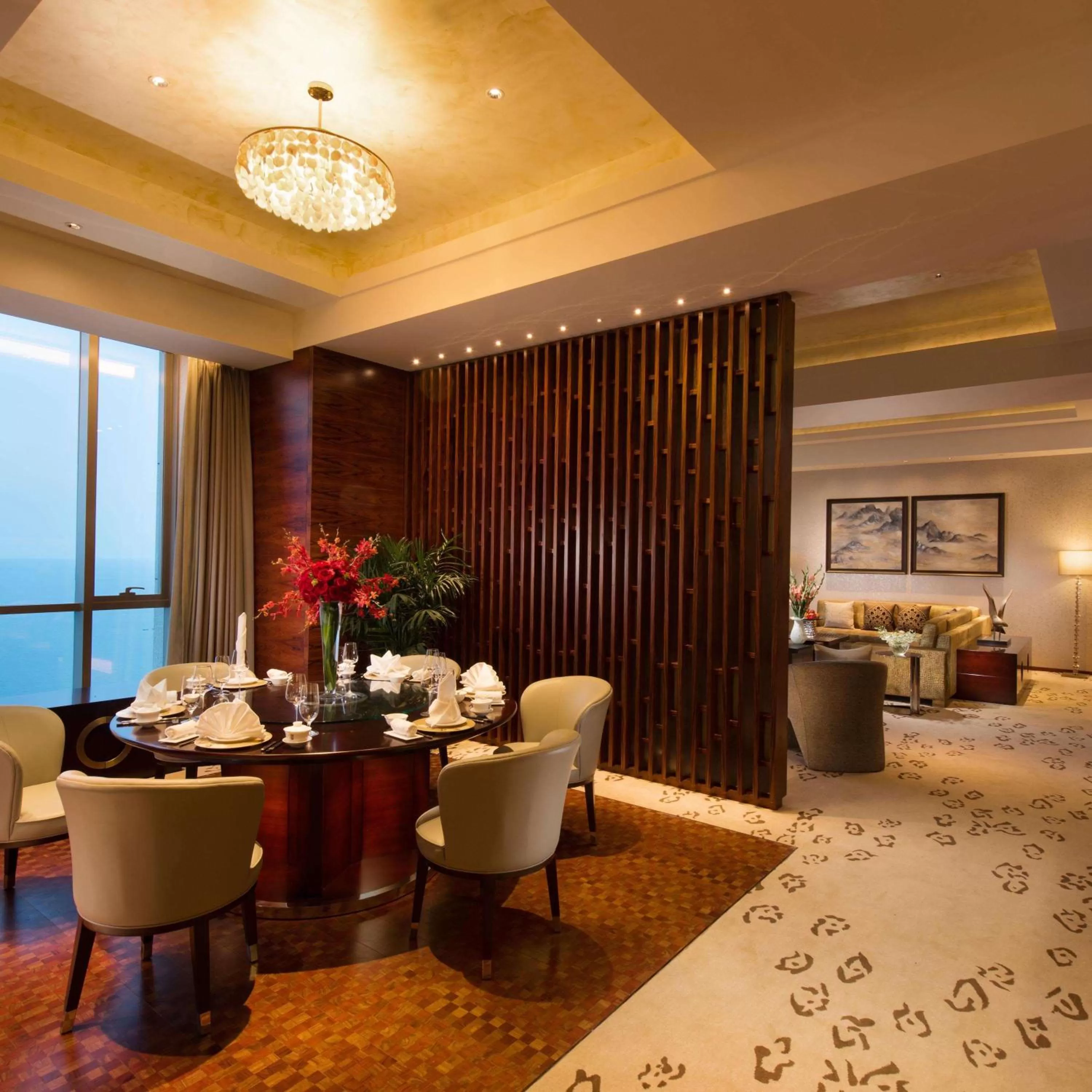 Living room in Hilton Yantai Golden Coast