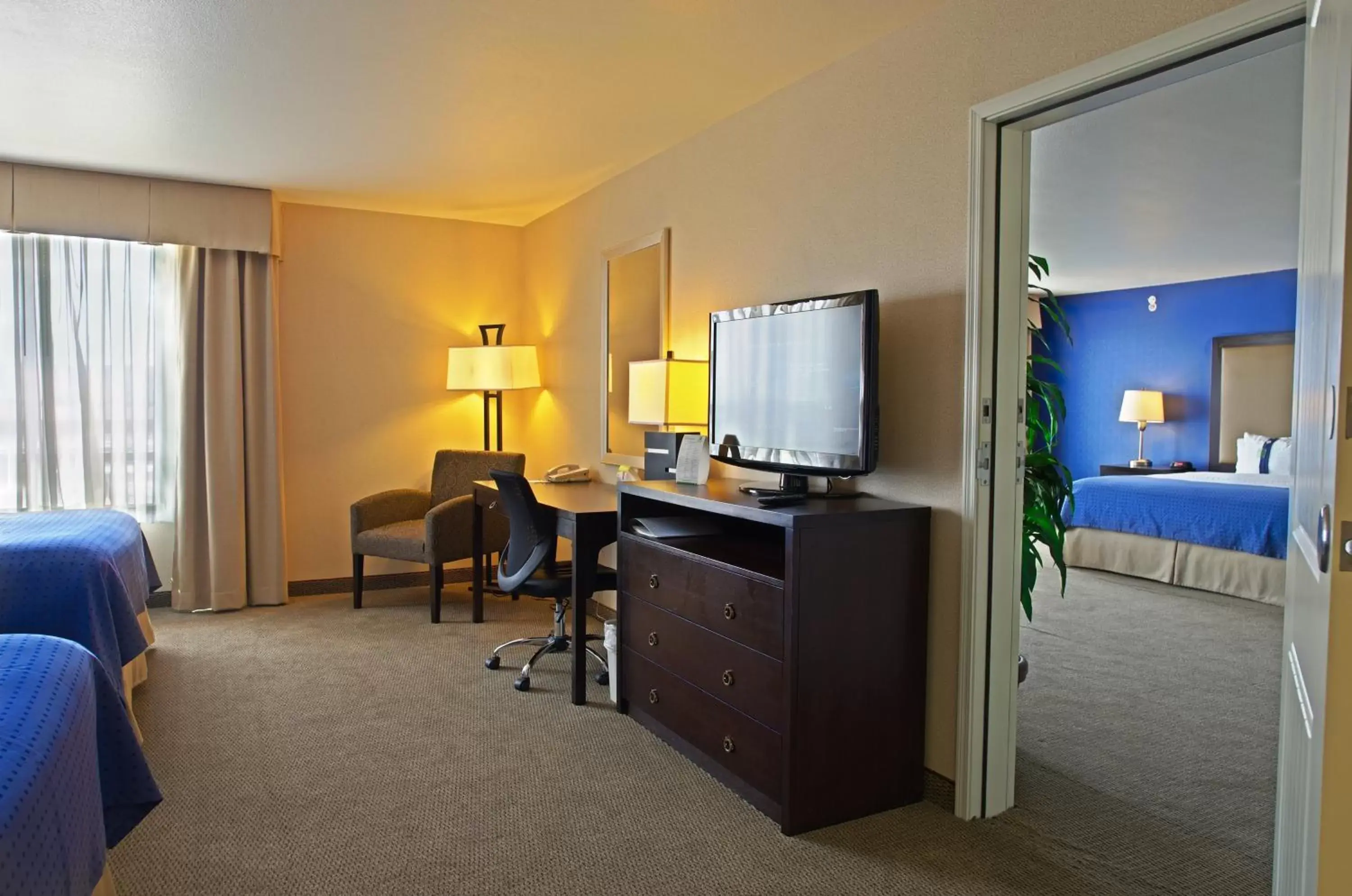 Photo of the whole room, TV/Entertainment Center in Holiday Inn Phoenix Airport, an IHG Hotel