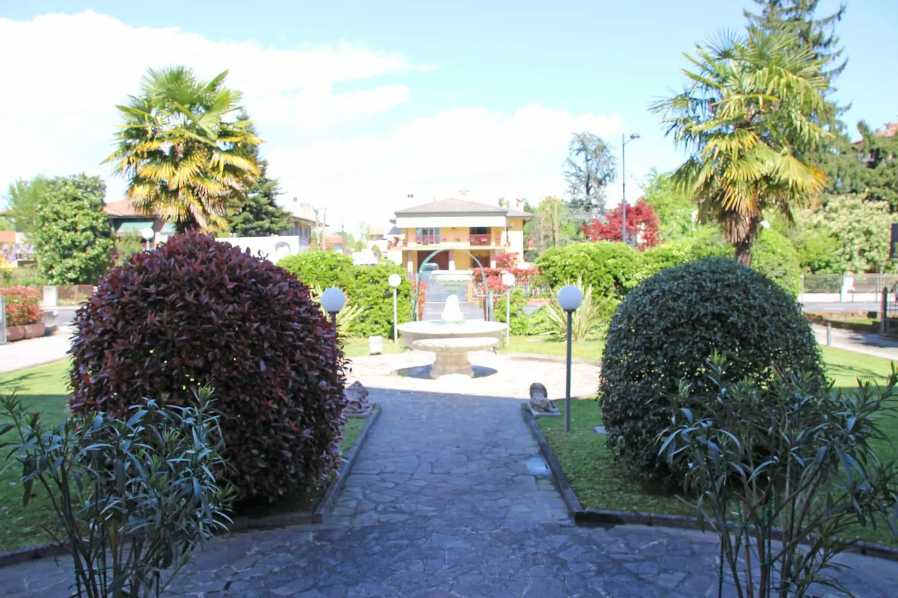 Garden, Swimming Pool in Park Hotel Villa Leon d'Oro
