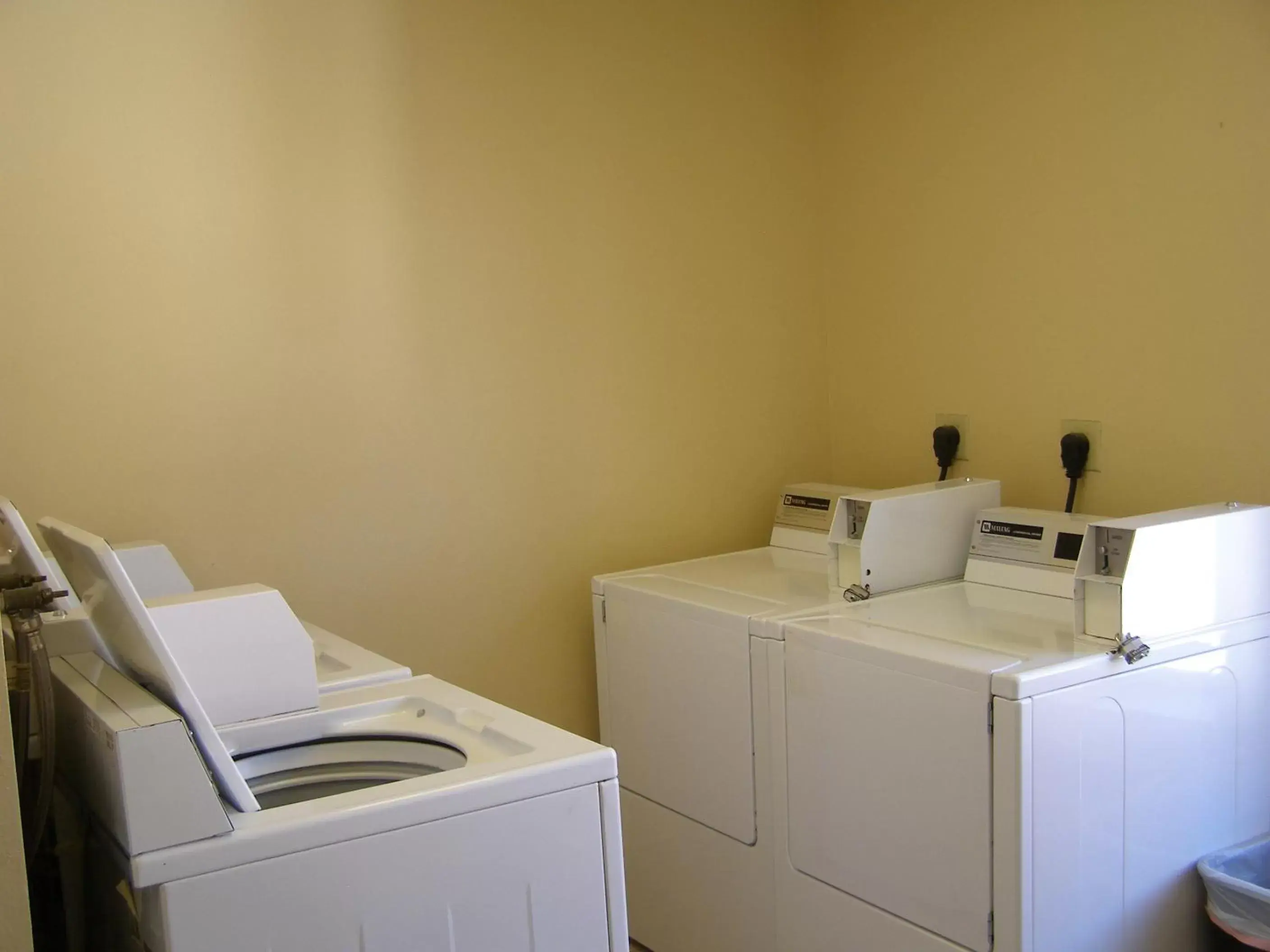 Area and facilities, Bathroom in TownHouse Extended Stay Hotel Downtown