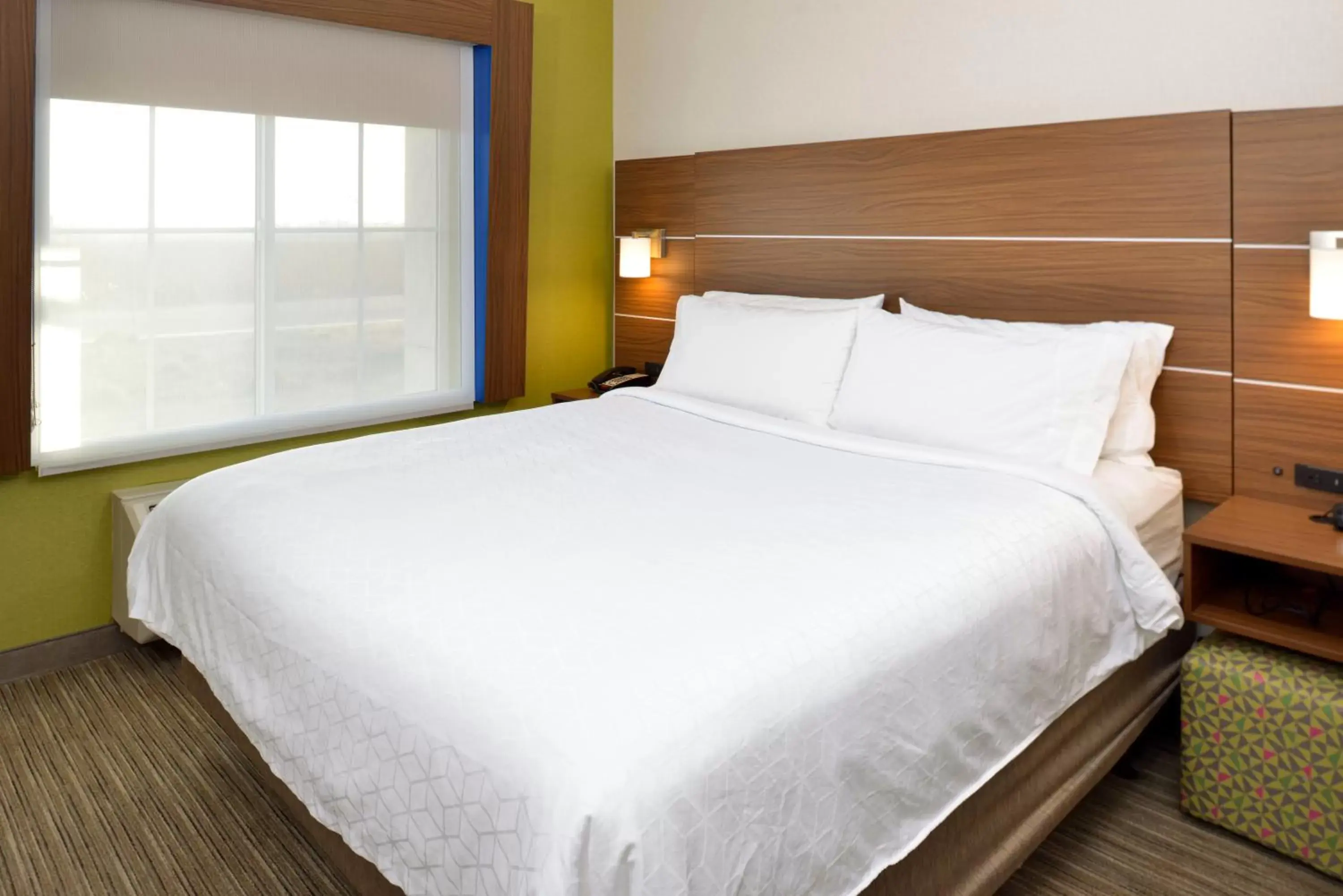 Bed in Holiday Inn Express Lodi, an IHG Hotel