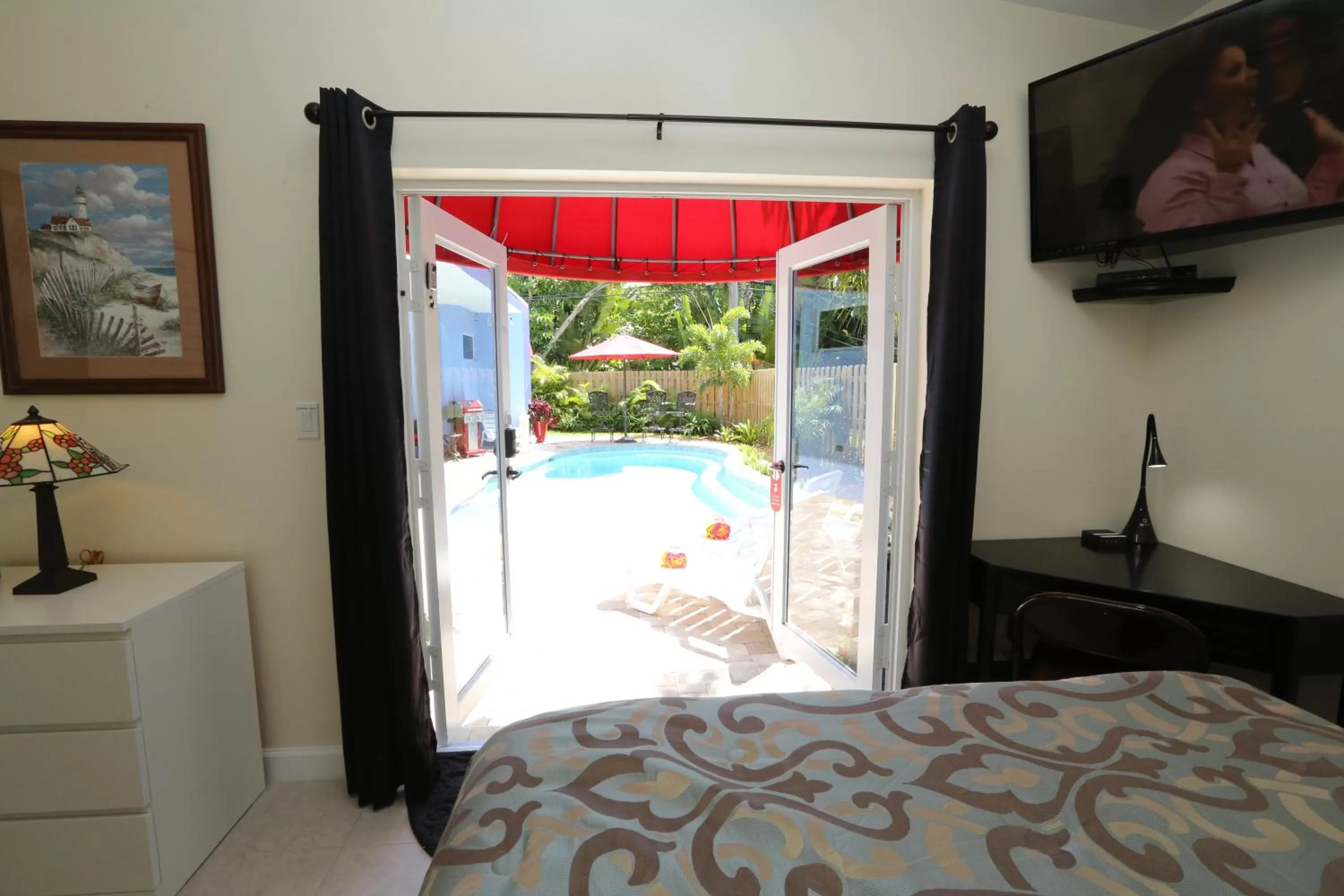 Bed in Fantasy Island Inn, Caters to Men