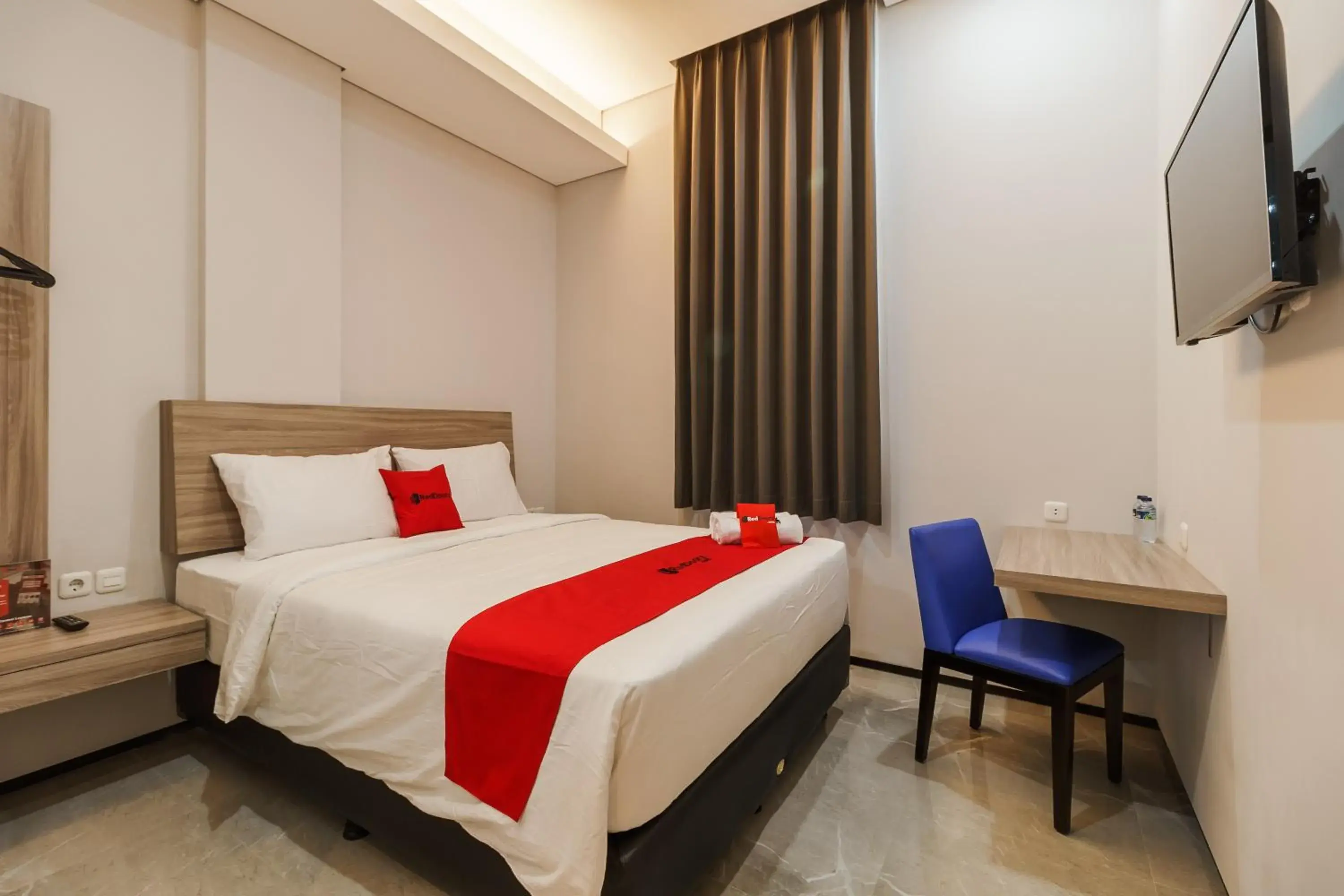 Bedroom, Bed in RedDoorz Plus near Senayan City