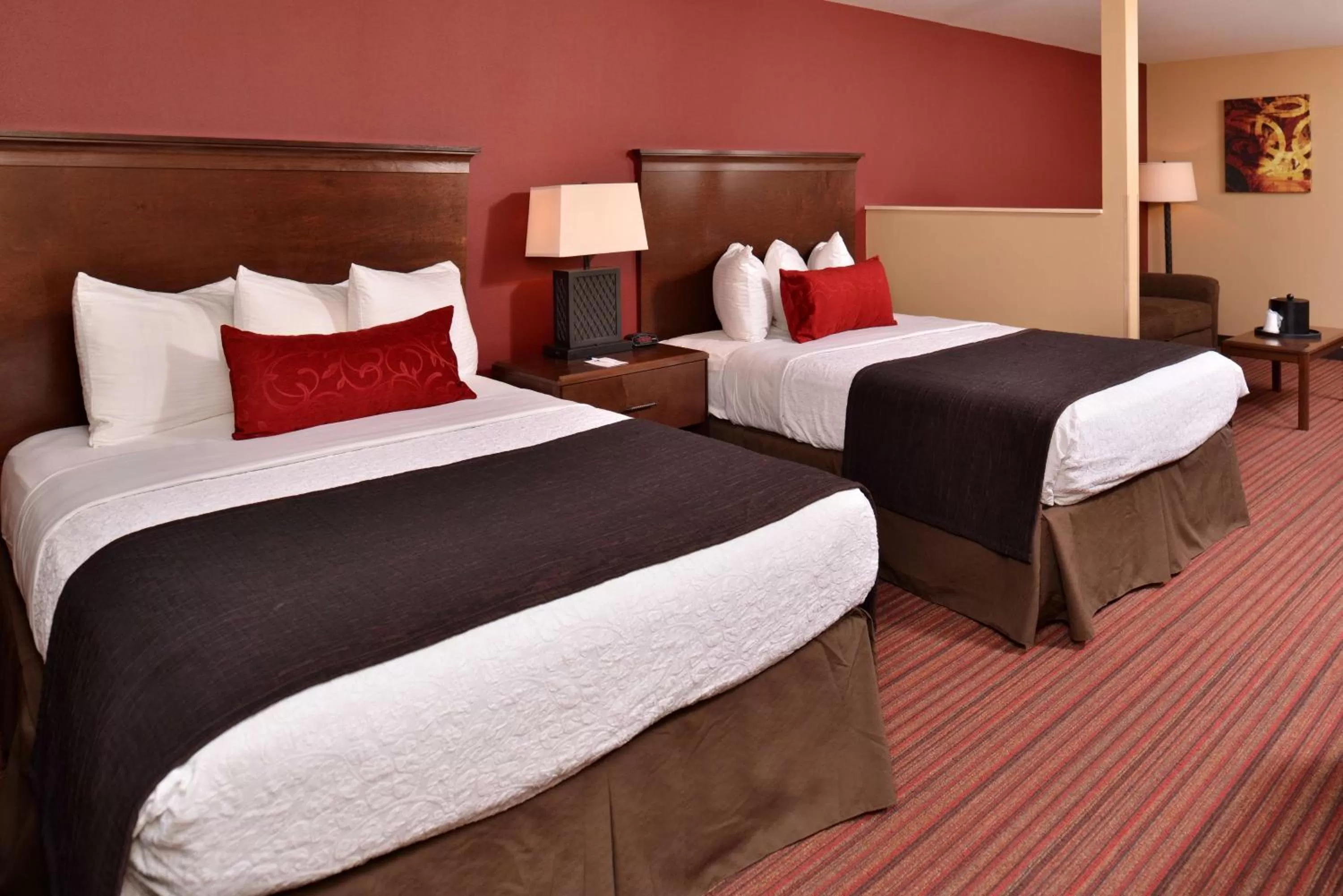 Queen Suite with Sofa Bed in Best Western Woodland Inn