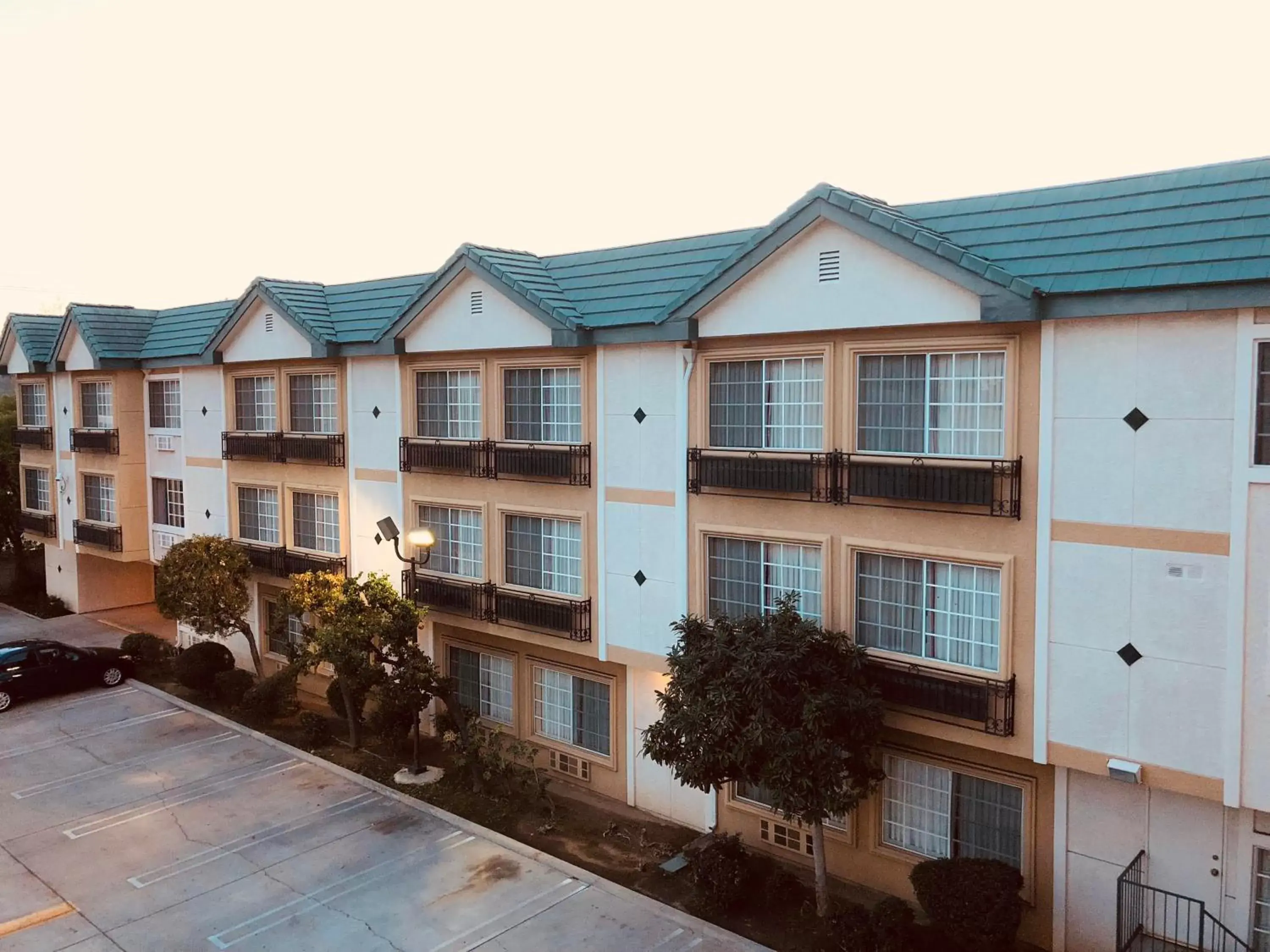 Facade/entrance, Property Building in Glendale Hotel